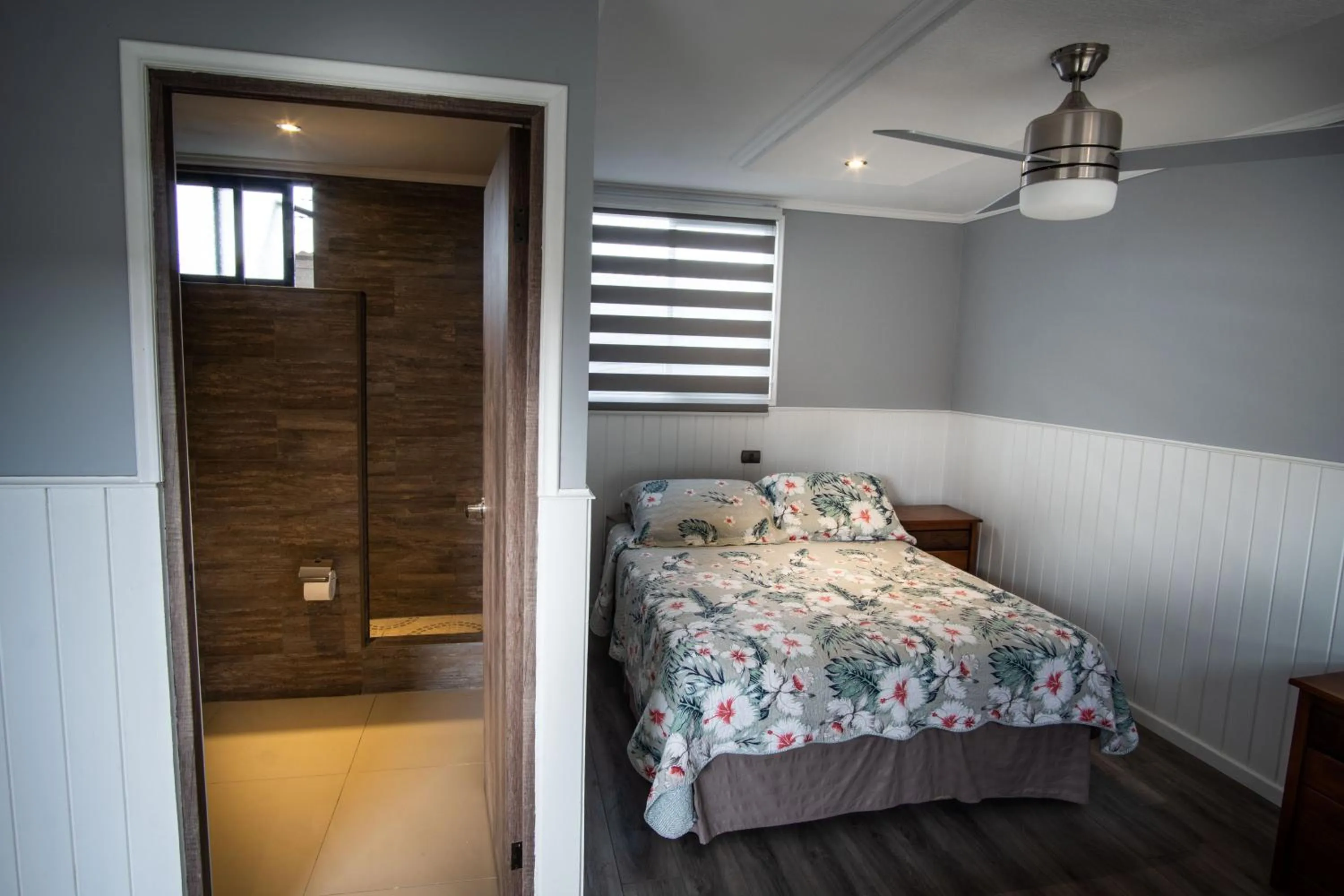 Photo of the whole room, Bed in Inaki Uhi Hotel