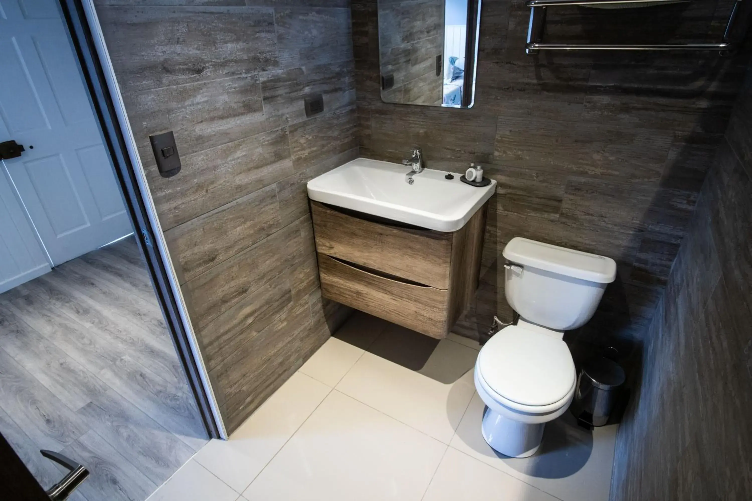 Twin Room - single occupancy in Inaki Uhi Hotel Twin Room - single occupancy in Inaki Uhi Hotel