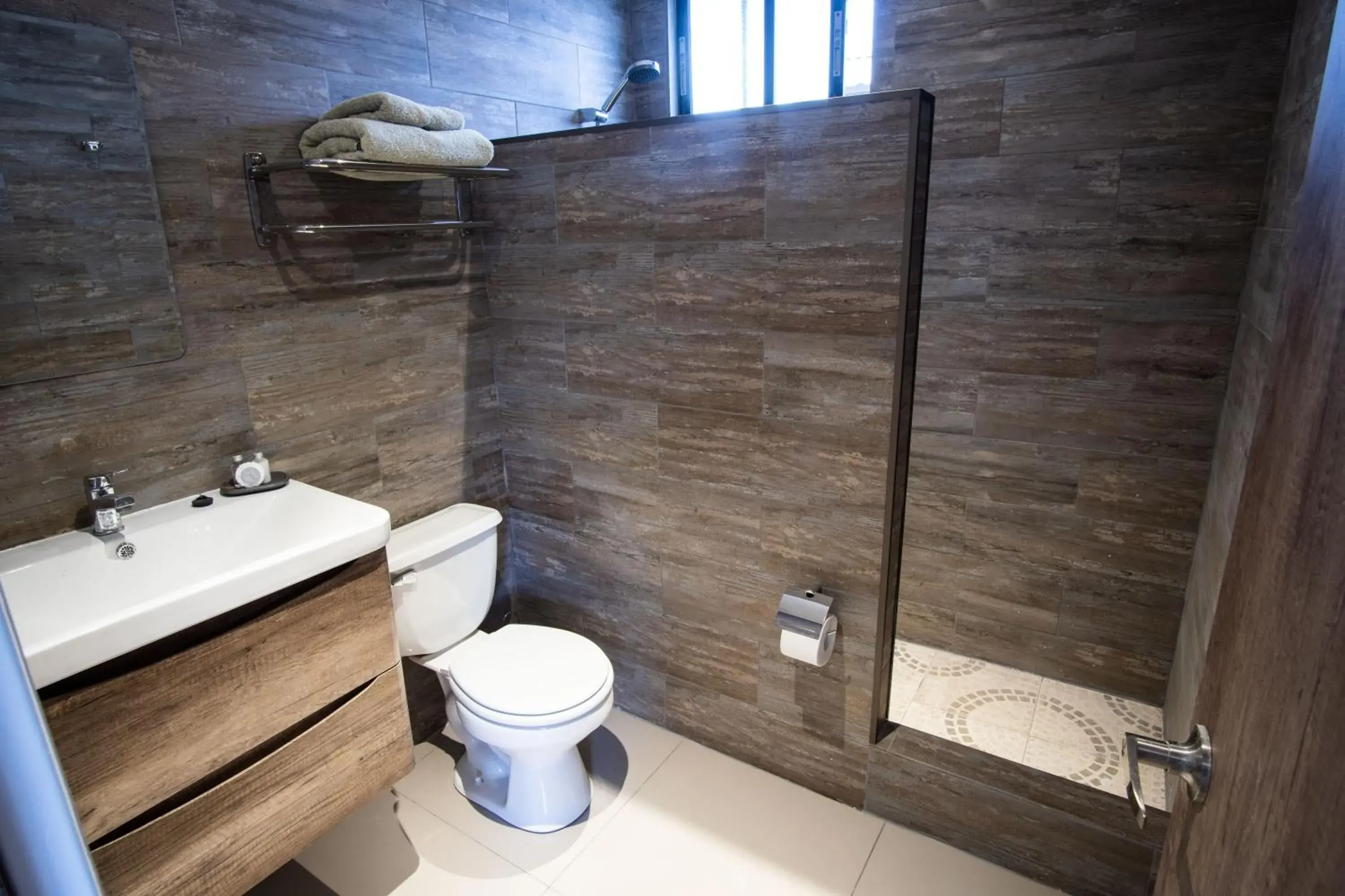 Double Room - single occupancy in Inaki Uhi Hotel Double Room - single occupancy in Inaki Uhi Hotel