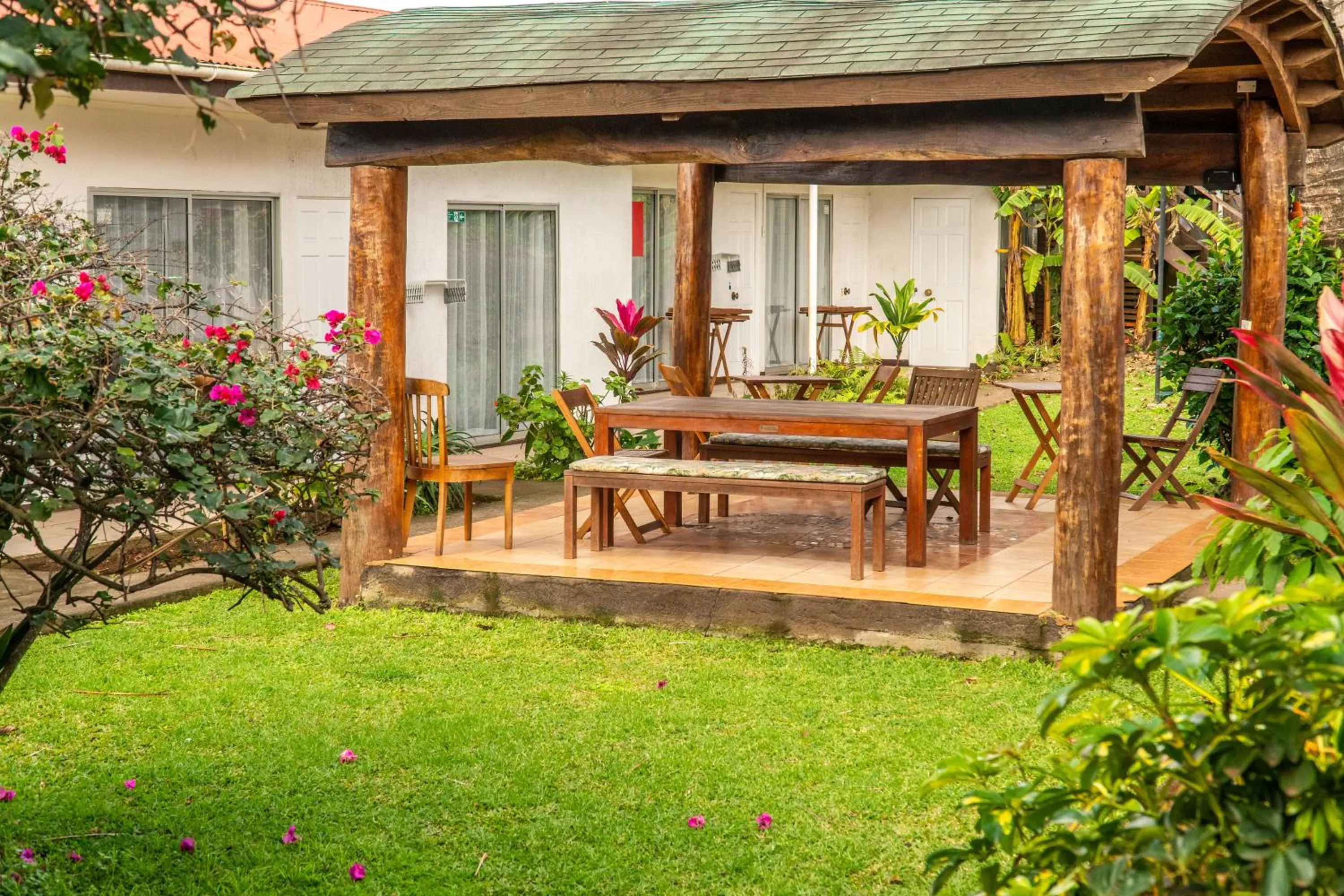 Patio in Inaki Uhi Hotel
