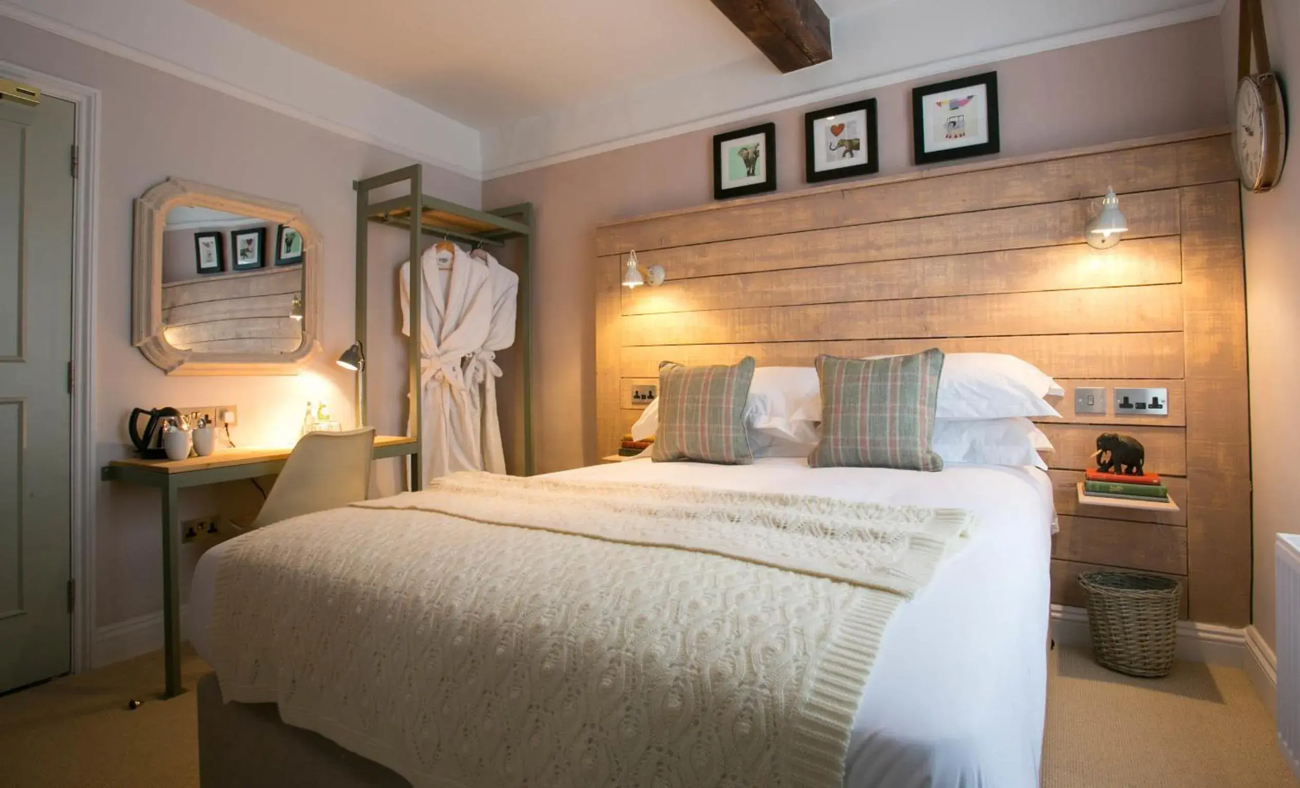 Cozy Double Room in The Elephant at the Market Cozy Double Room in The Elephant at the Market