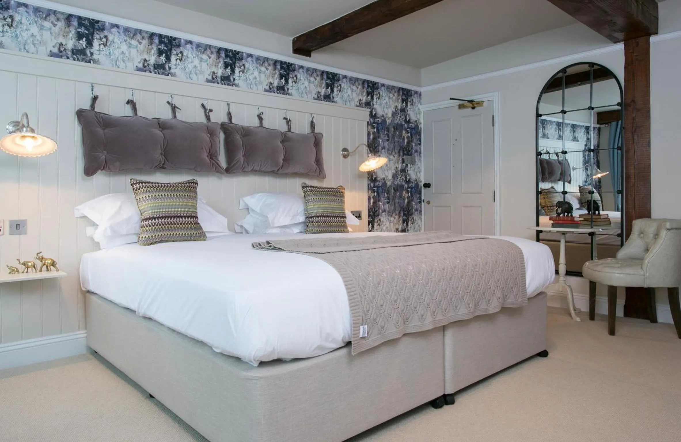 Bedroom, Bed in The Elephant at the Market