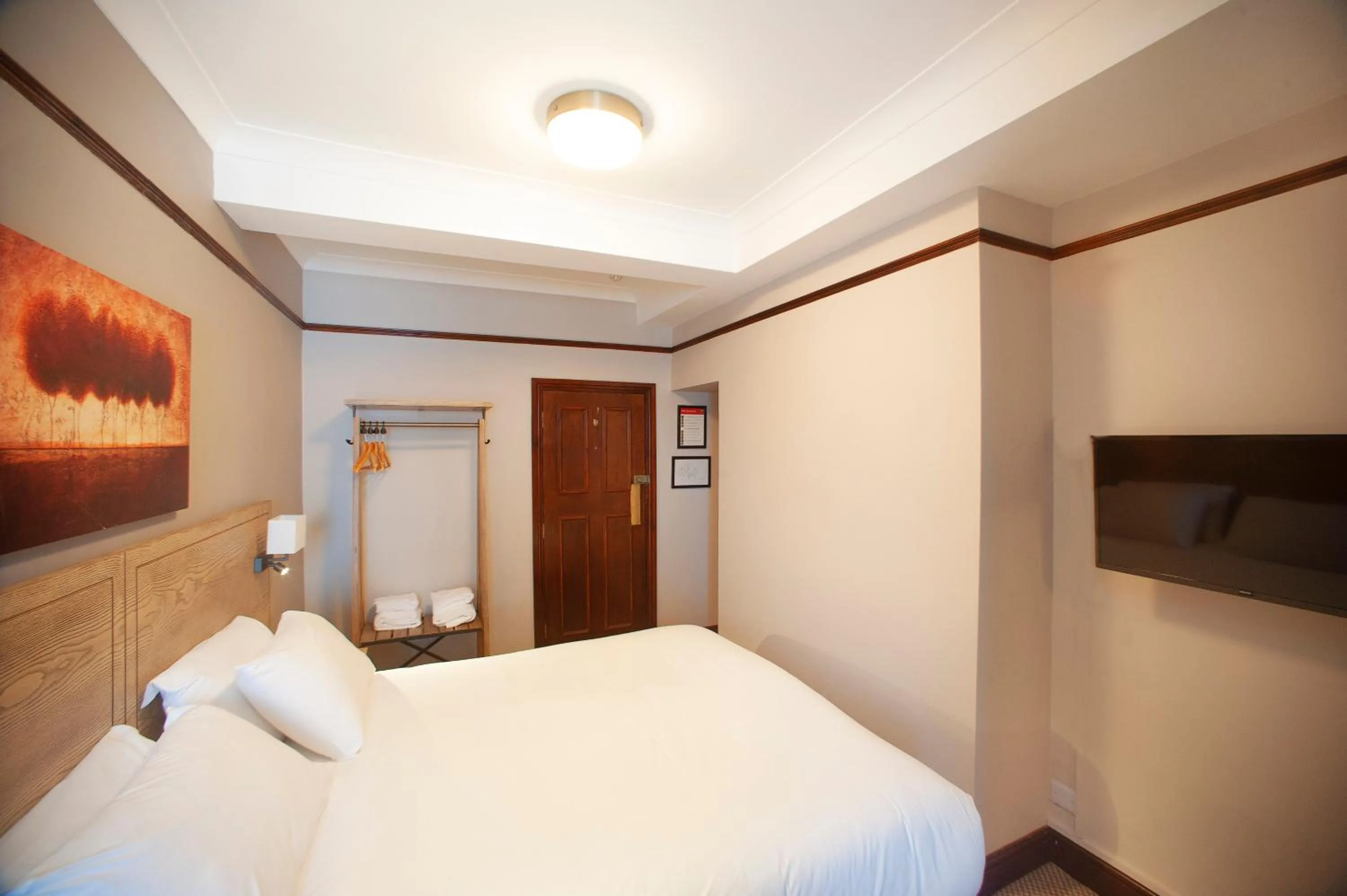 Bedroom, Bed in Shah of Persia, Poole by Marston's Inns