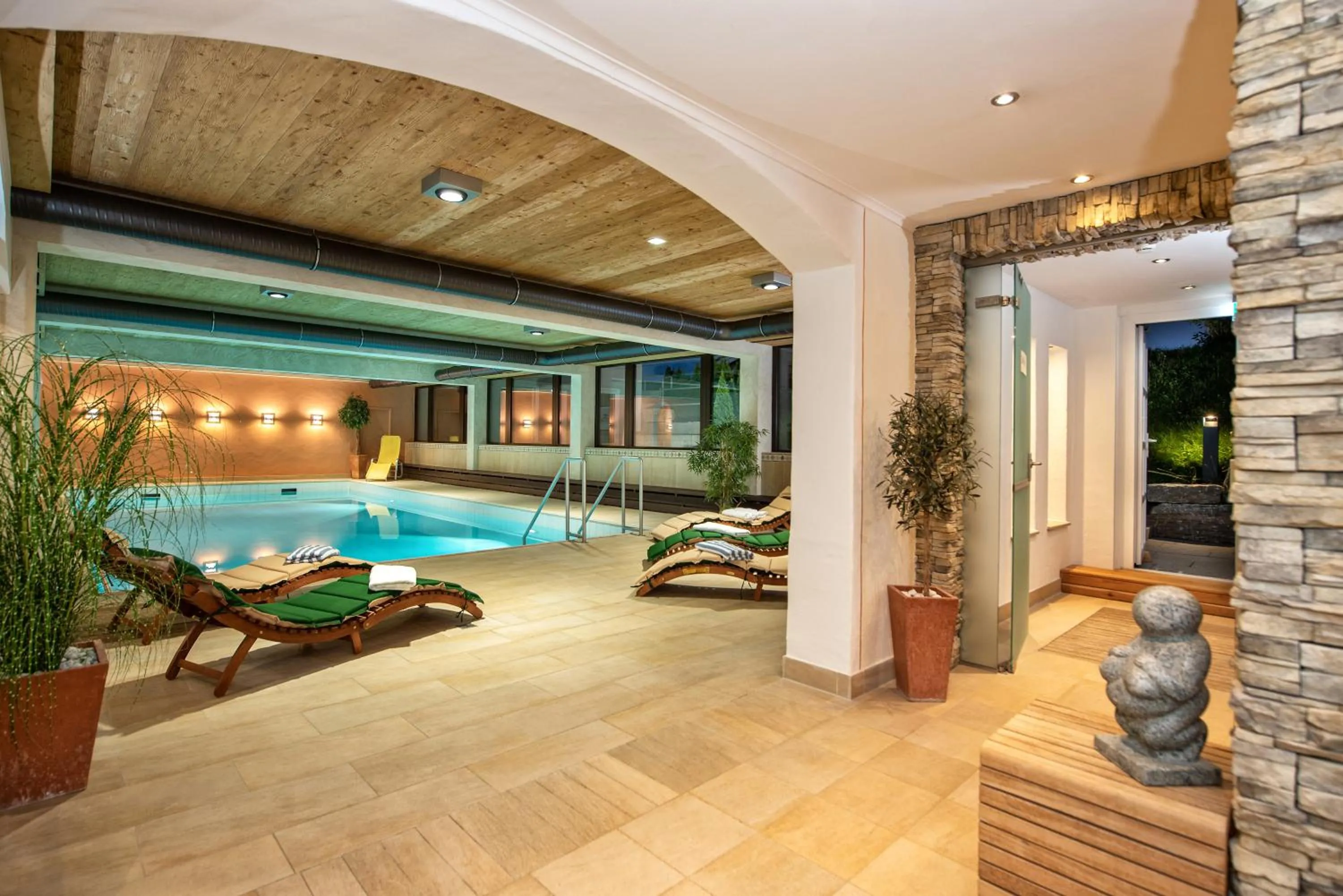 Pool view in Interest Vitalhotel - Partnerbetrieb von Oberstaufen PLUS