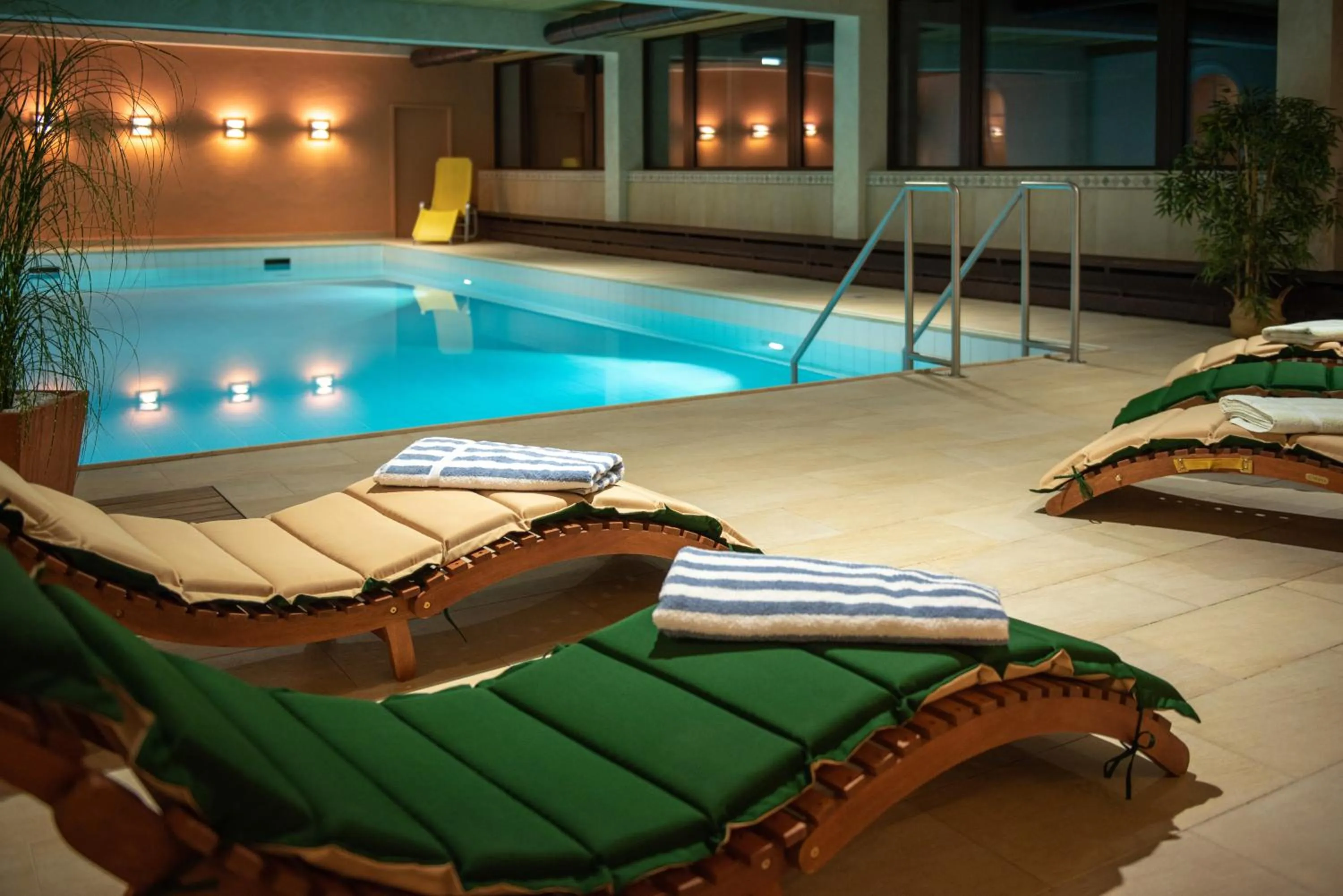 Swimming pool in Interest Vitalhotel - Partnerbetrieb von Oberstaufen PLUS