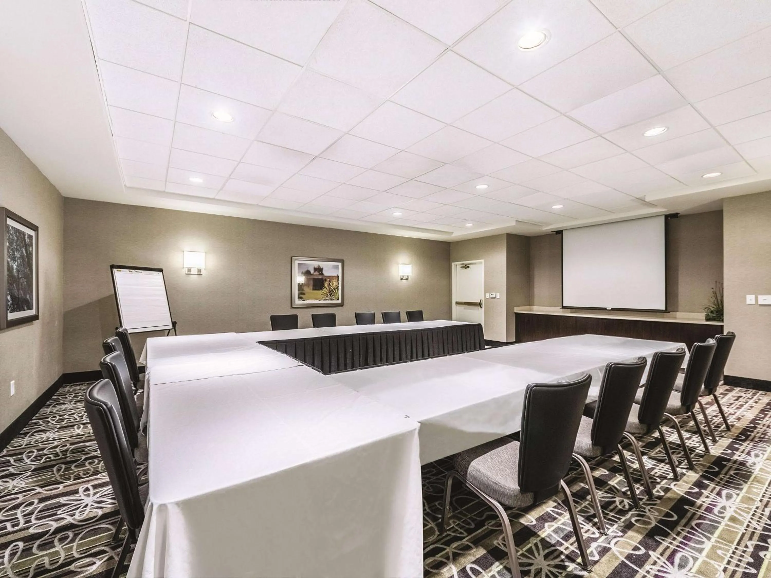 Meeting/conference room in La Quinta Inn & Suites by Wyndham San Antonio Downtown