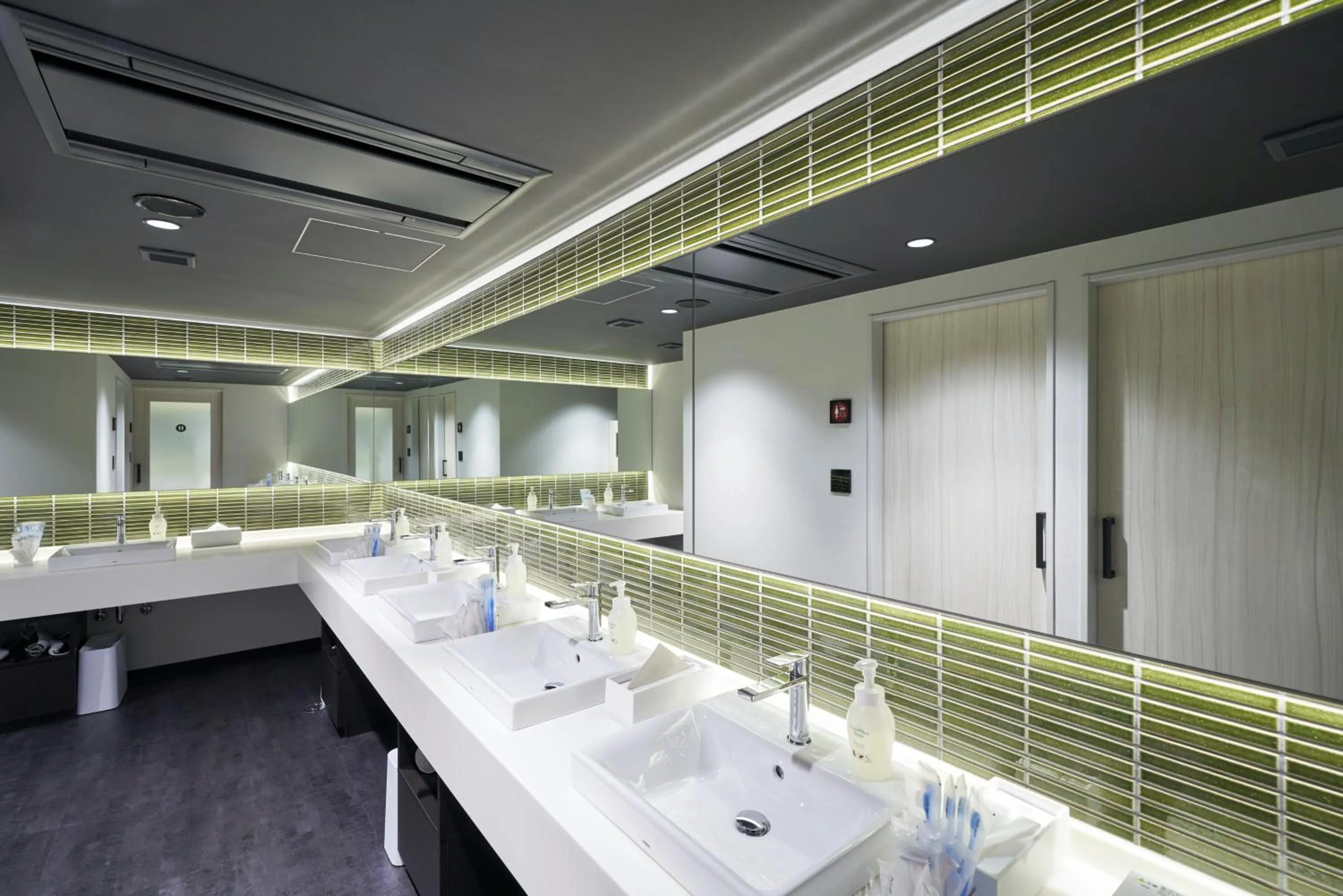 Bathroom in Resol Poshtel Tokyo Asakusa