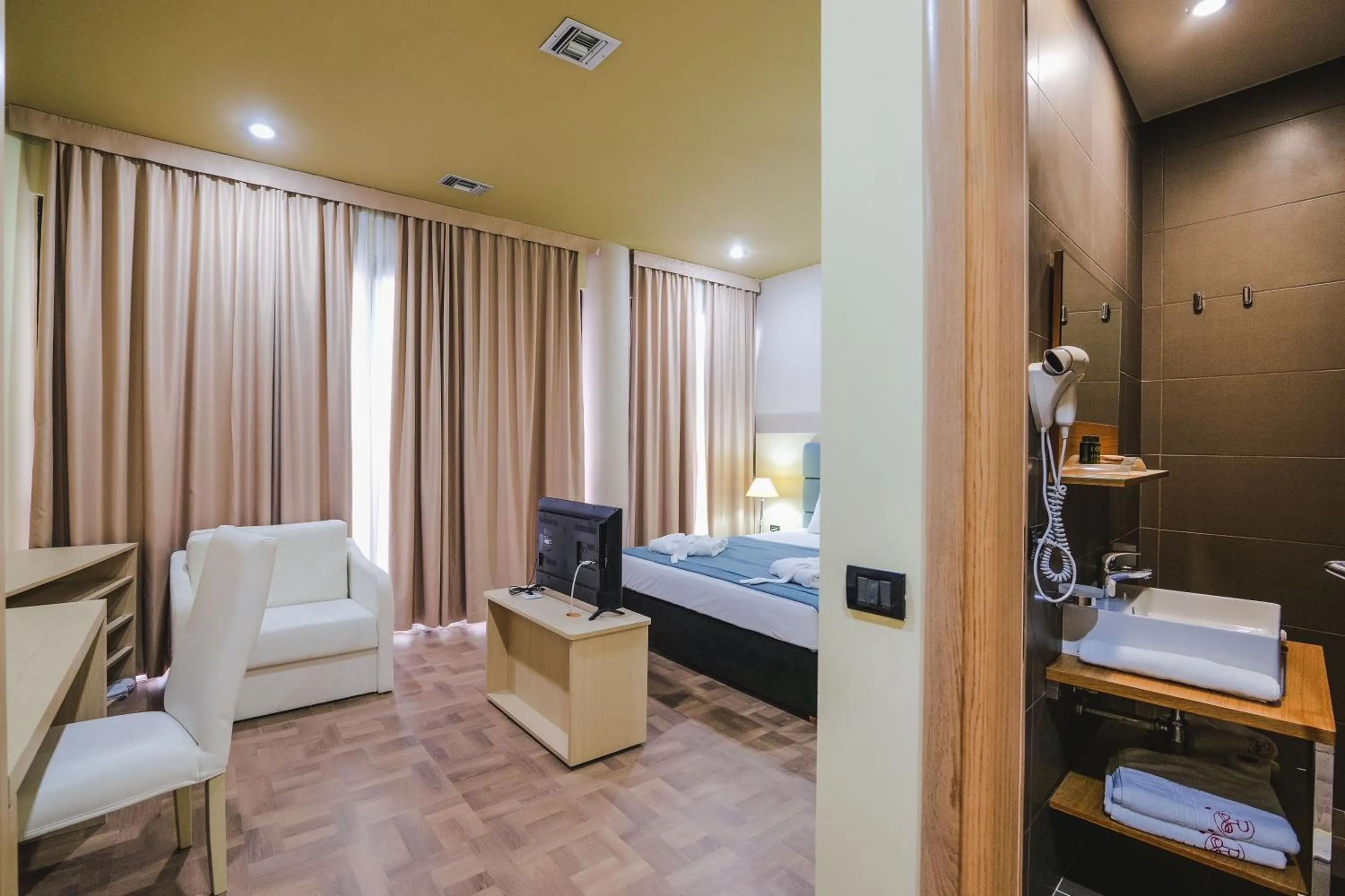 Bedroom in Rapo's Resort Hotel