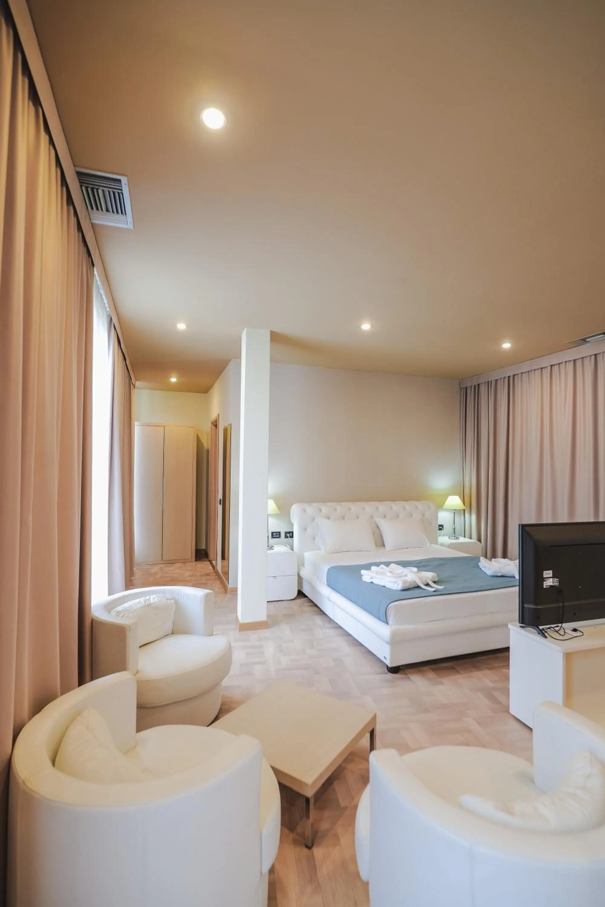 Bedroom in Rapo's Resort Hotel