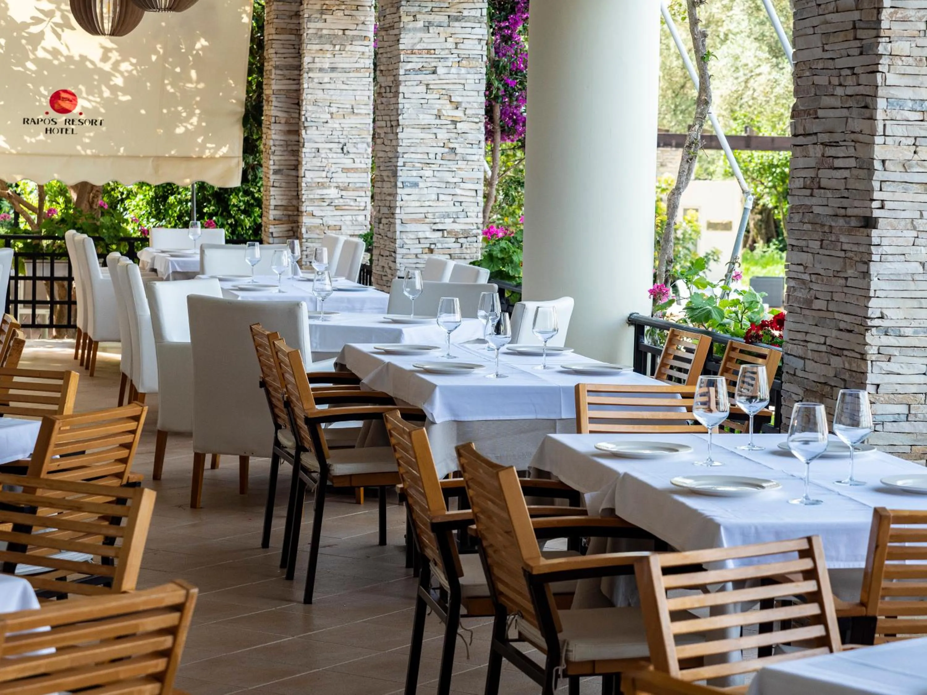 Restaurant/places to eat in Rapo's Resort Hotel