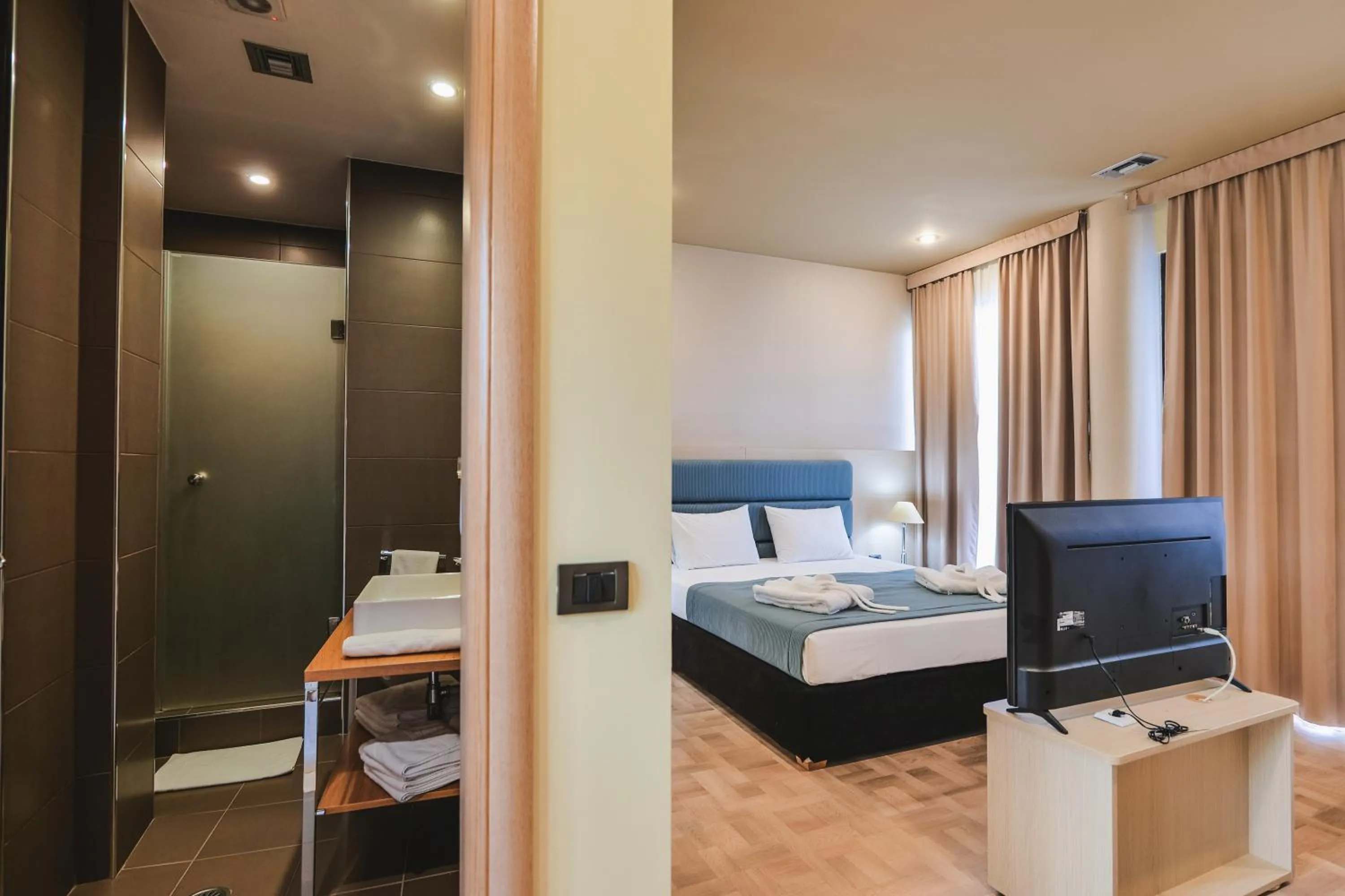 Bedroom in Rapo's Resort Hotel