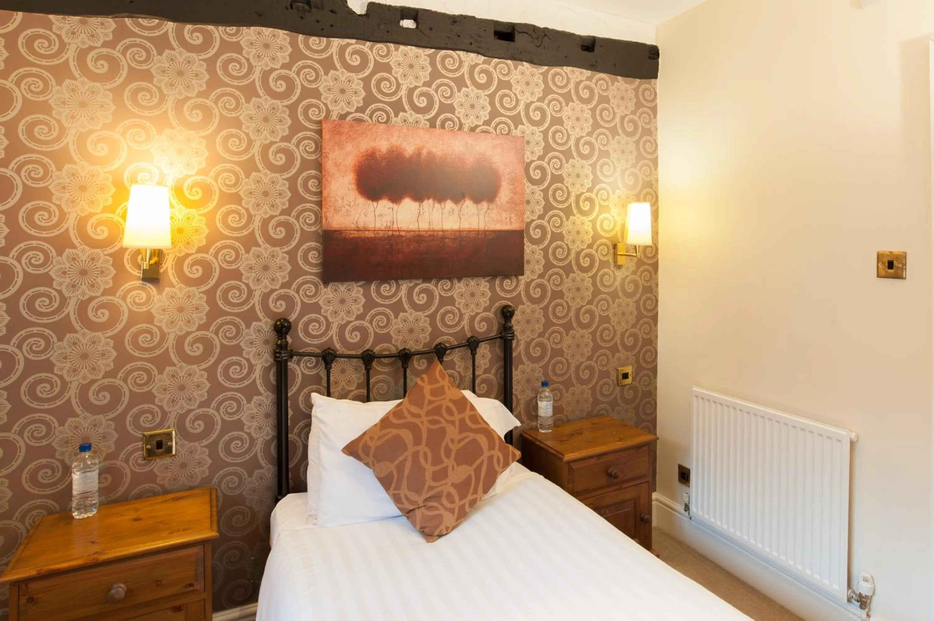 Bedroom, Bed in Bacon Arms, Newbury