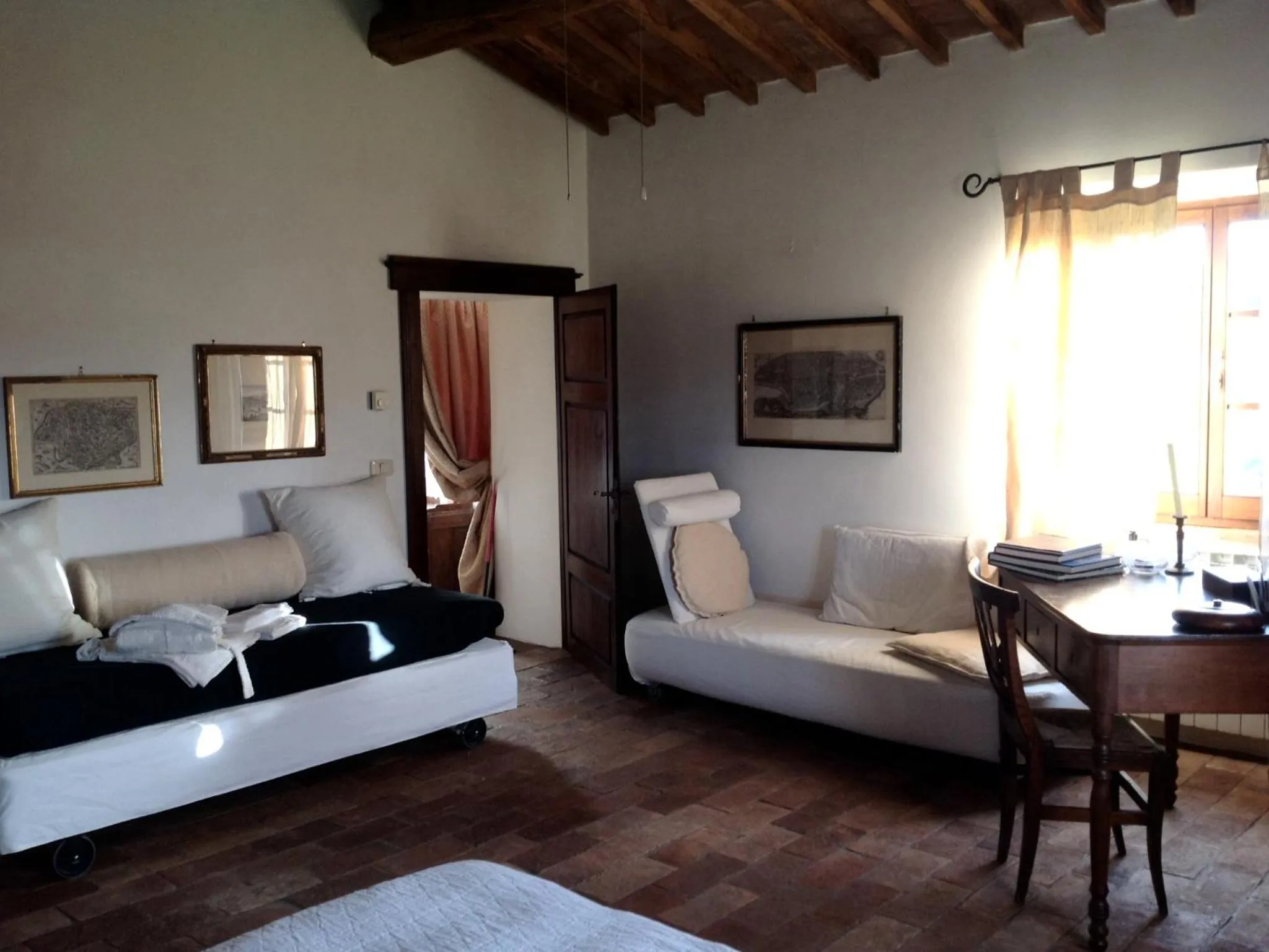 Photo of the whole room, Bed in PoggioBa