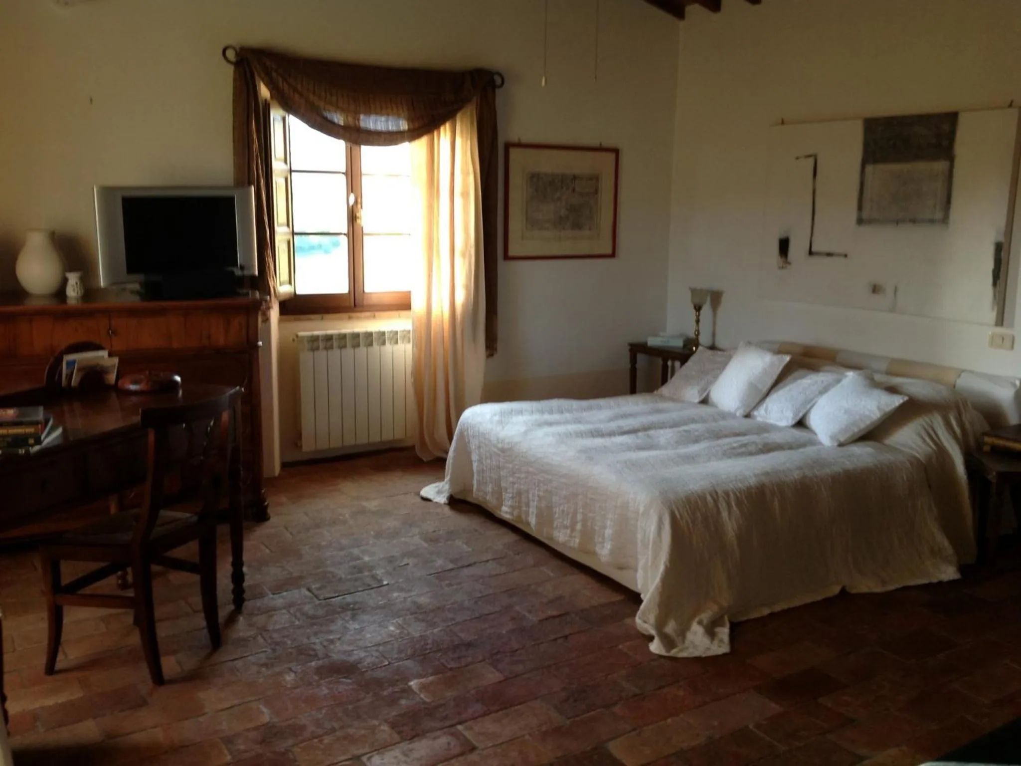 Photo of the whole room, Bed in PoggioBa