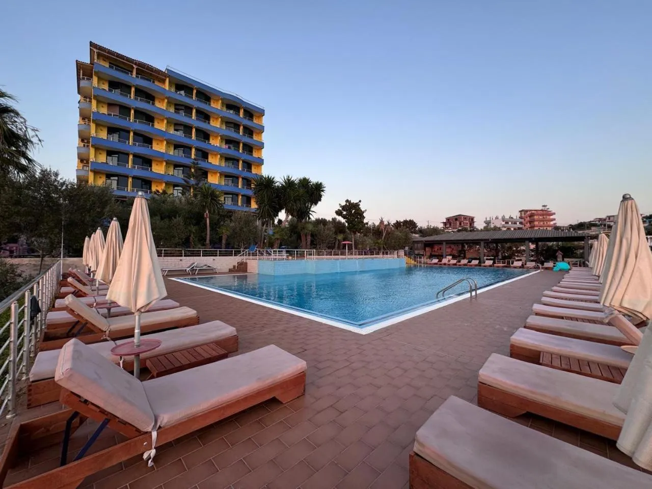 Facade/entrance in Hotel Bahamas