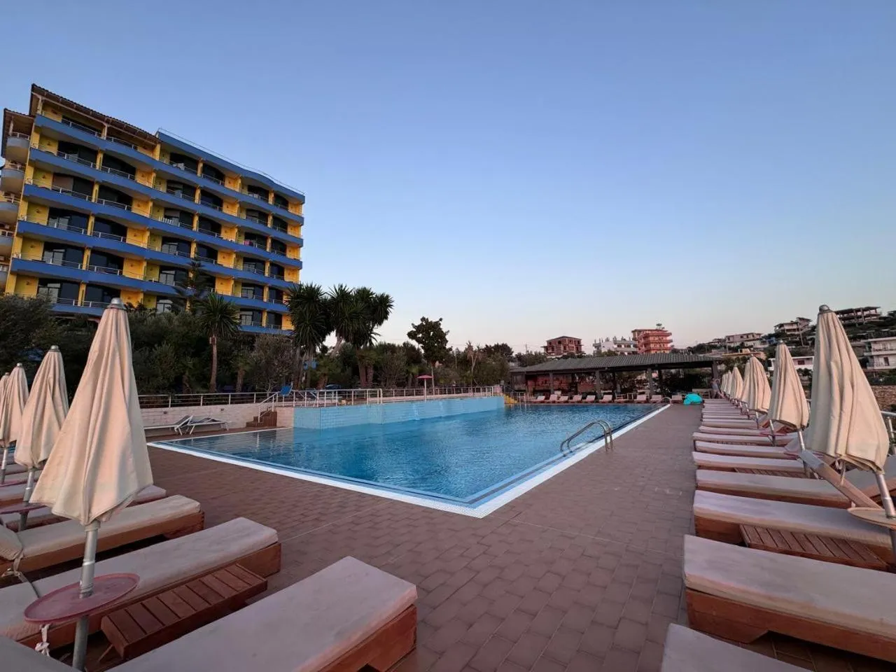 Swimming pool in Hotel Bahamas