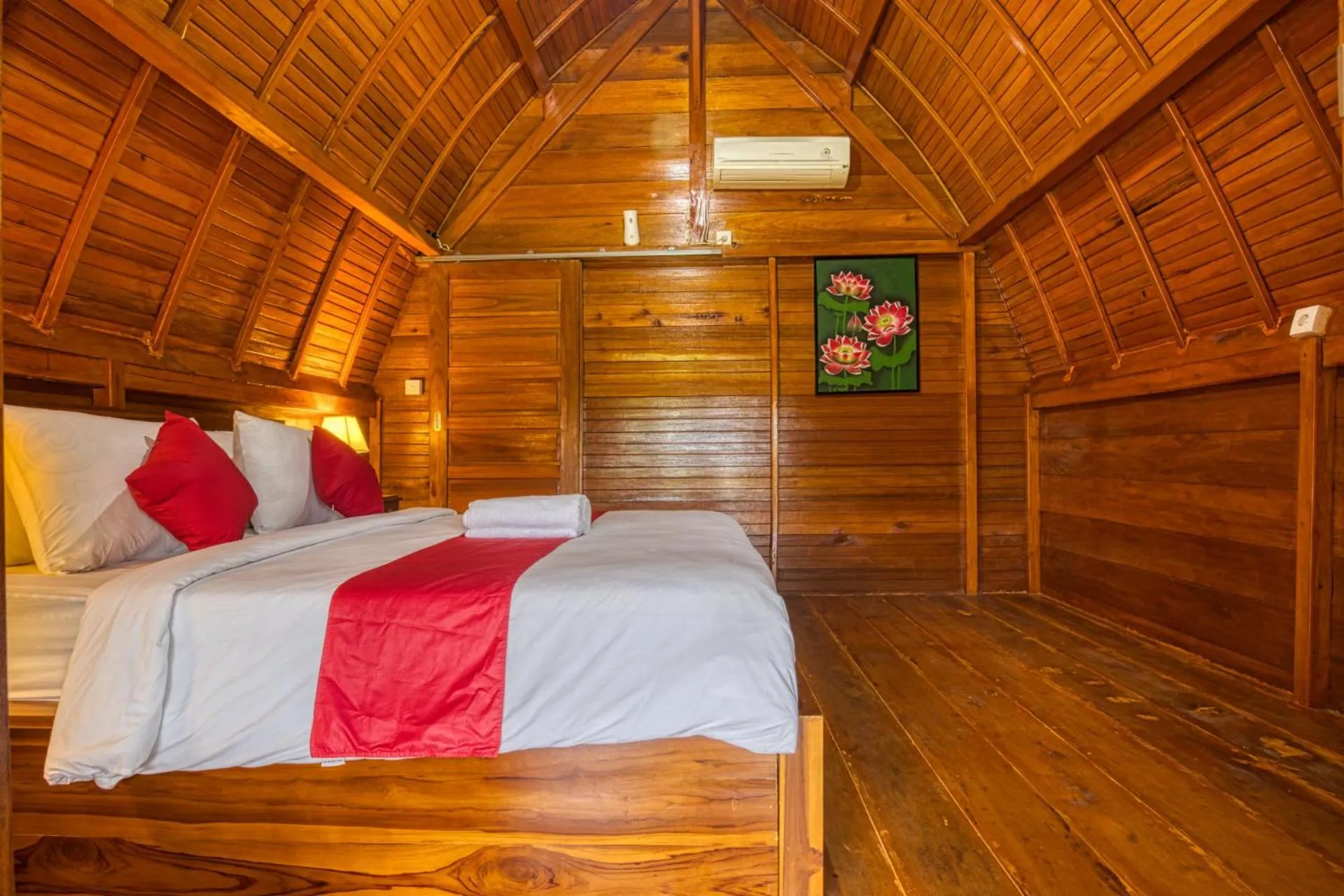 Photo of the whole room, Bed in Dekara Cottages