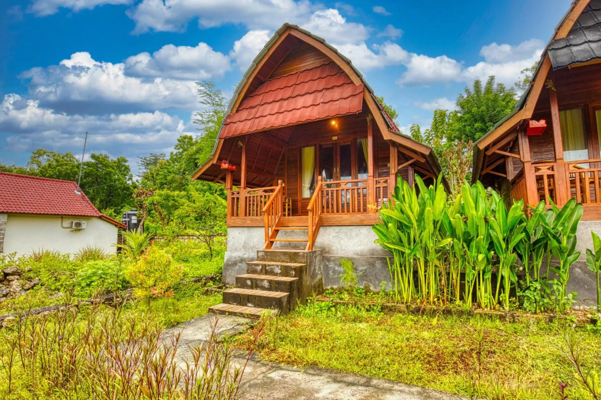 Property building in Dekara Cottages