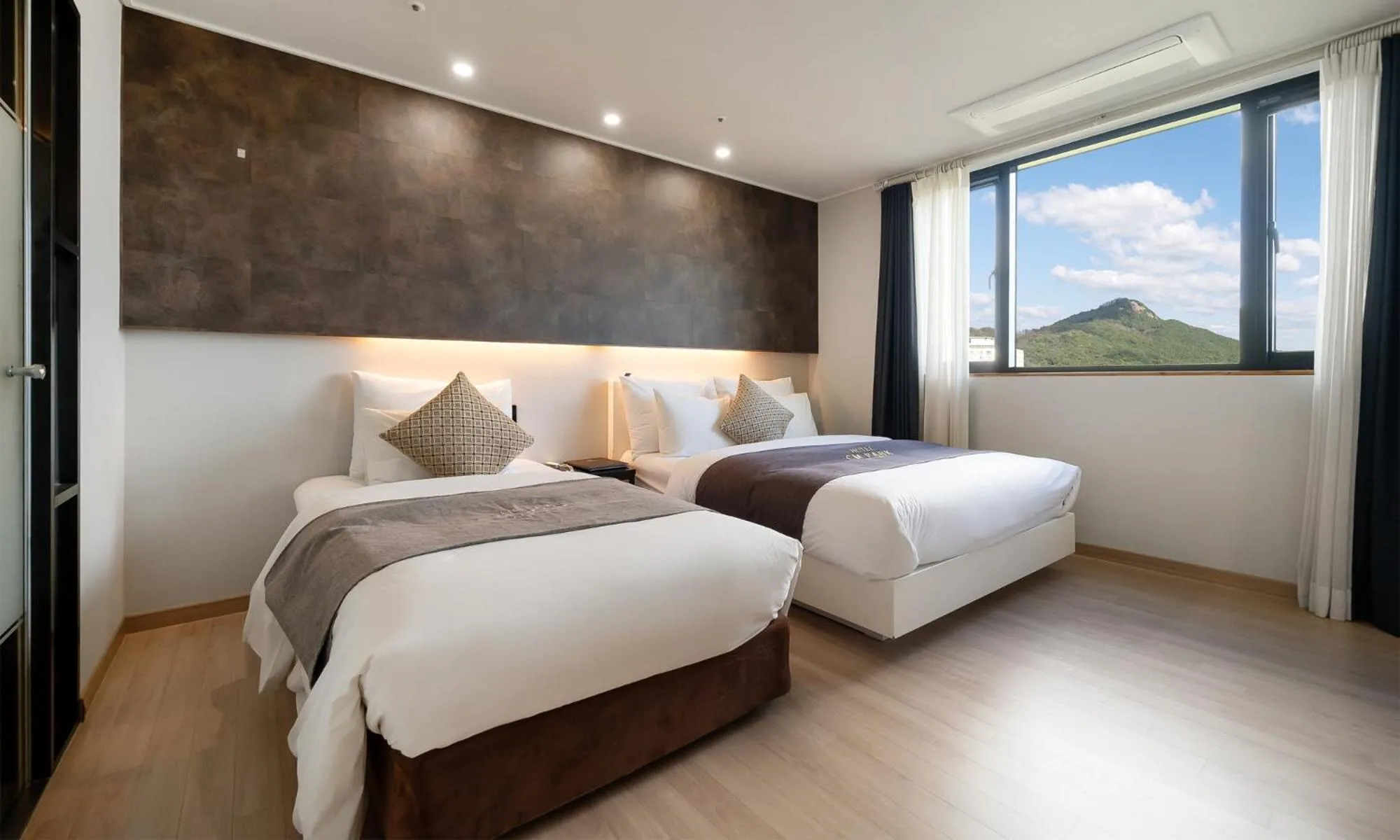 Bed in CM Park Hotel