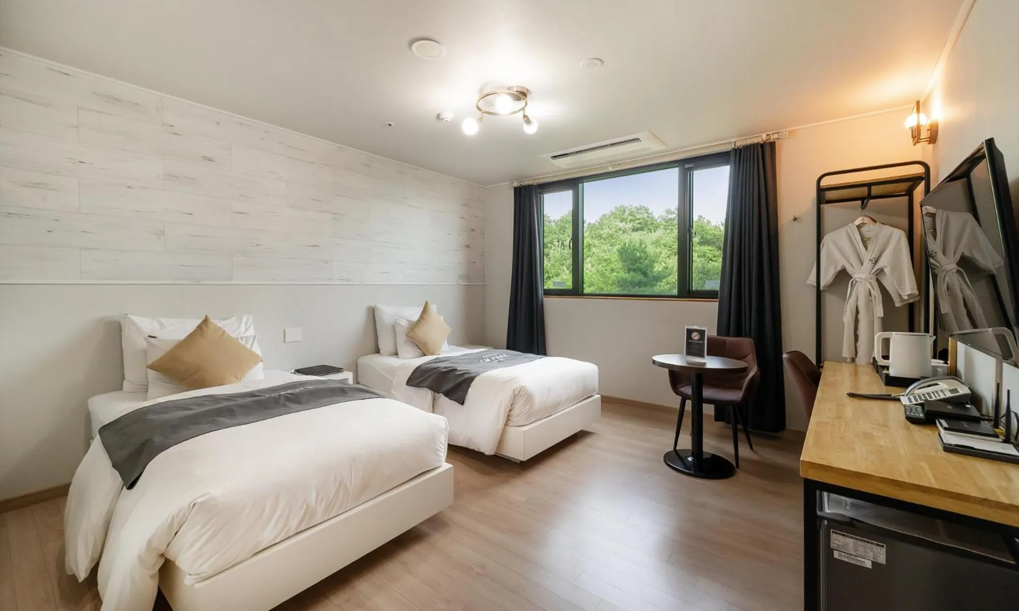 Bed in CM Park Hotel