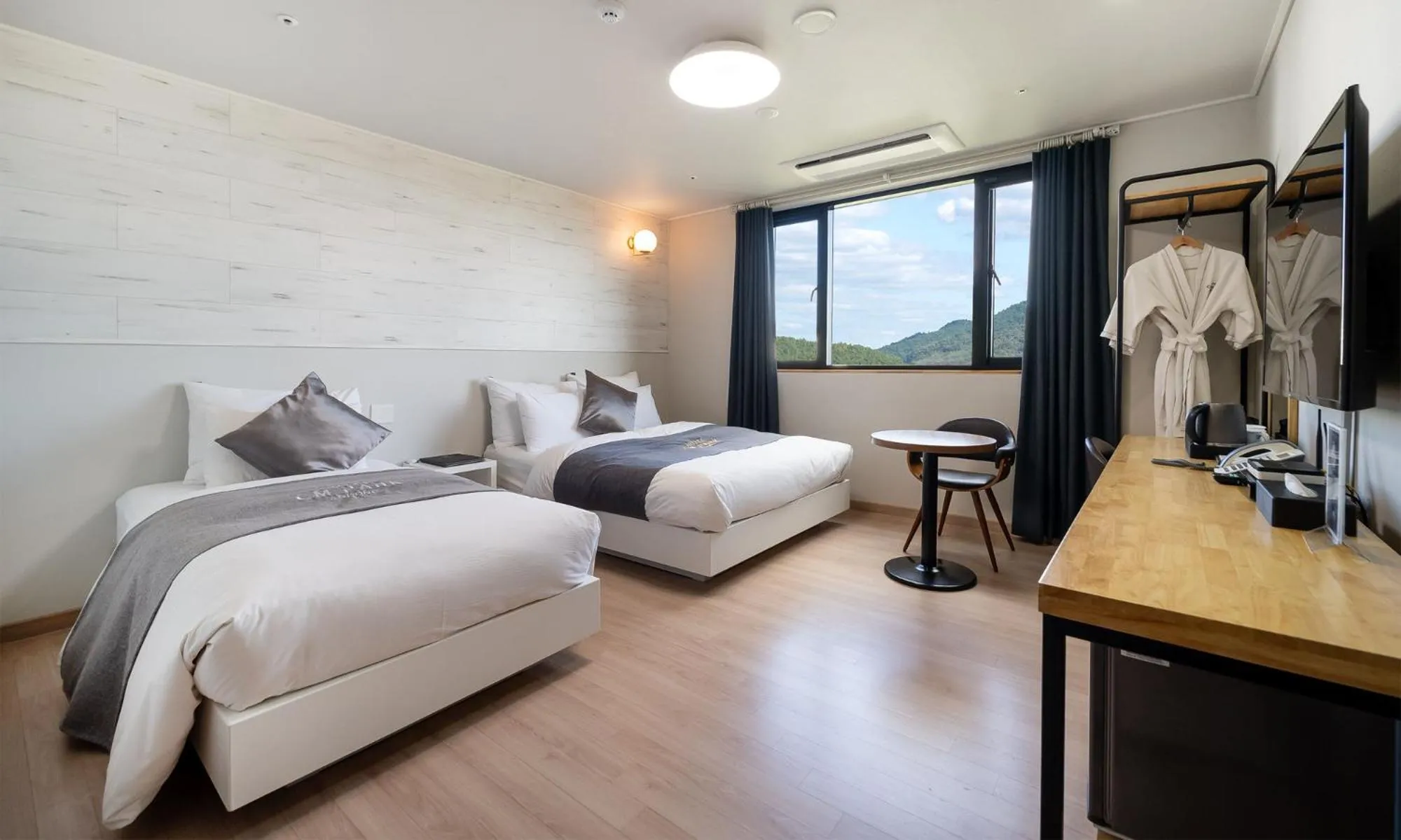 Bed in CM Park Hotel