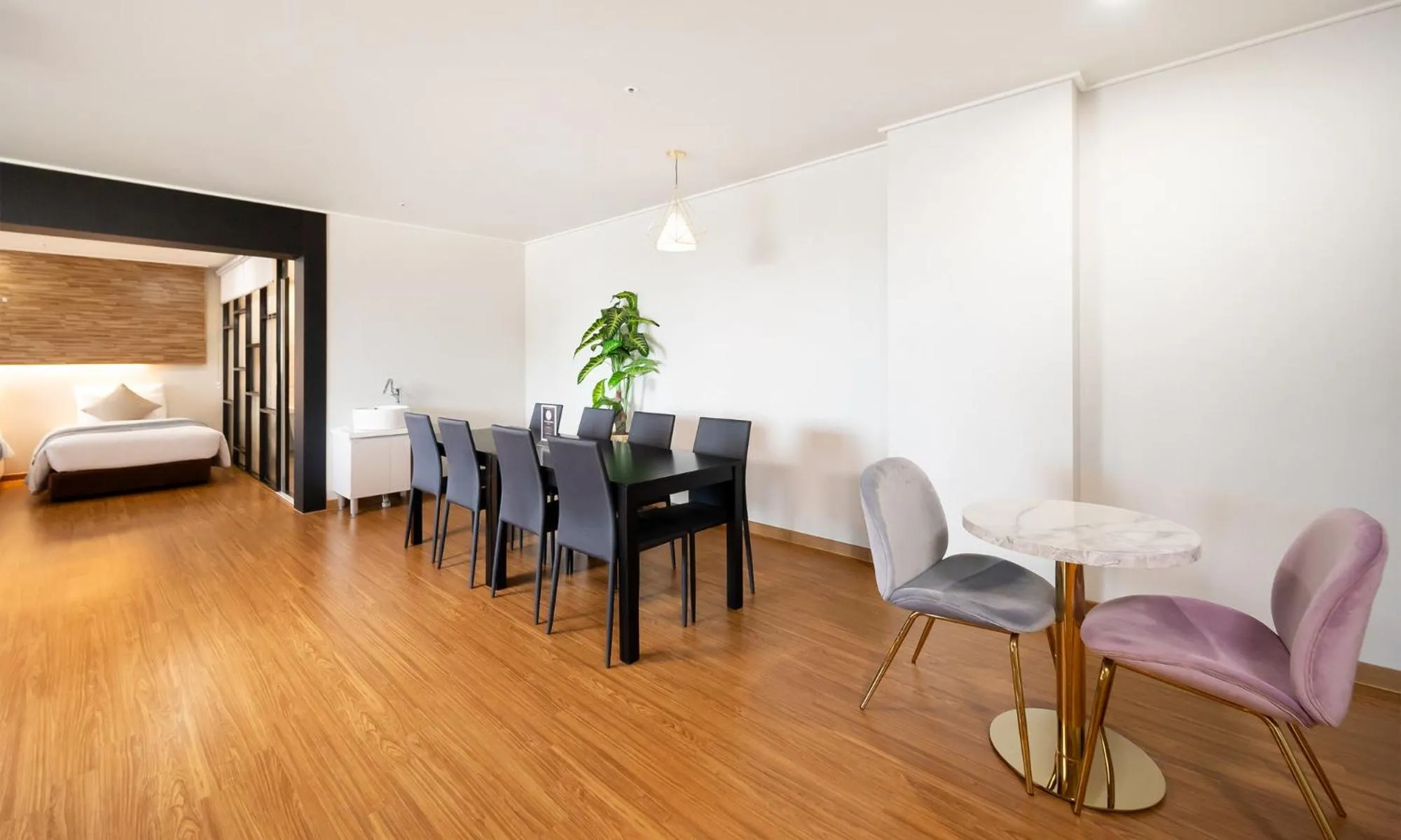 Bed in CM Park Hotel