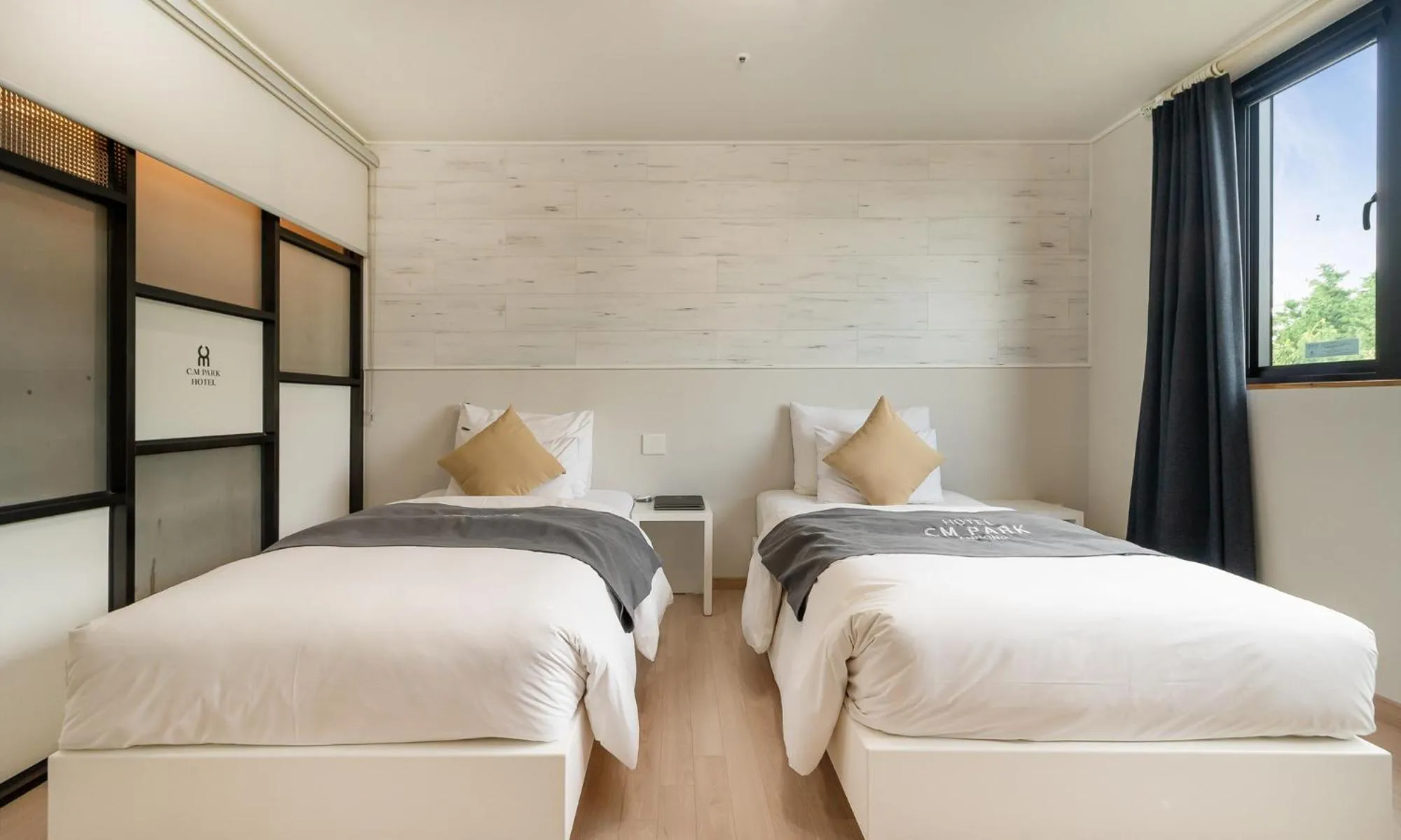 Bed in CM Park Hotel