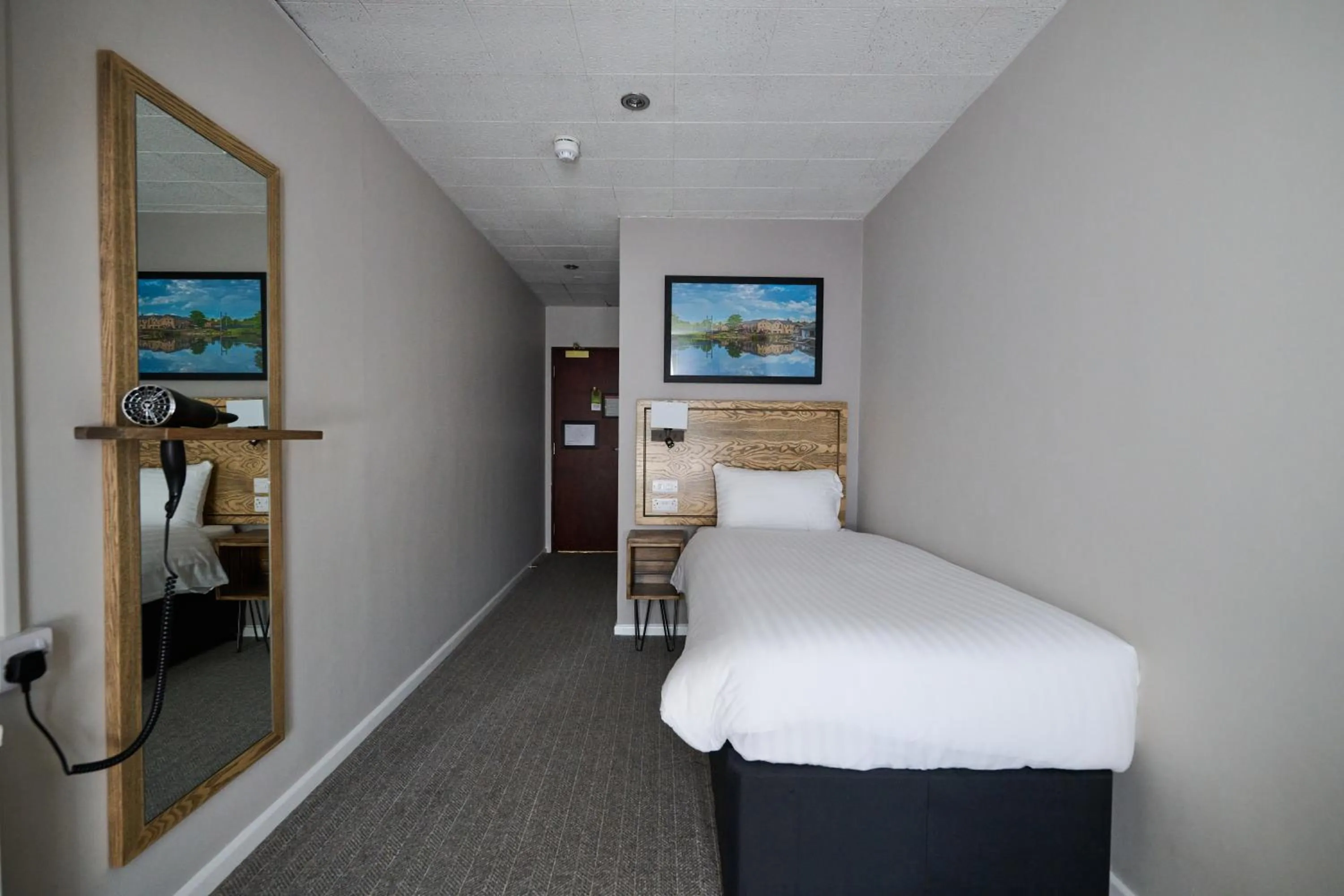 Bedroom, Bed in White Hart, Exeter by Marston's Inns