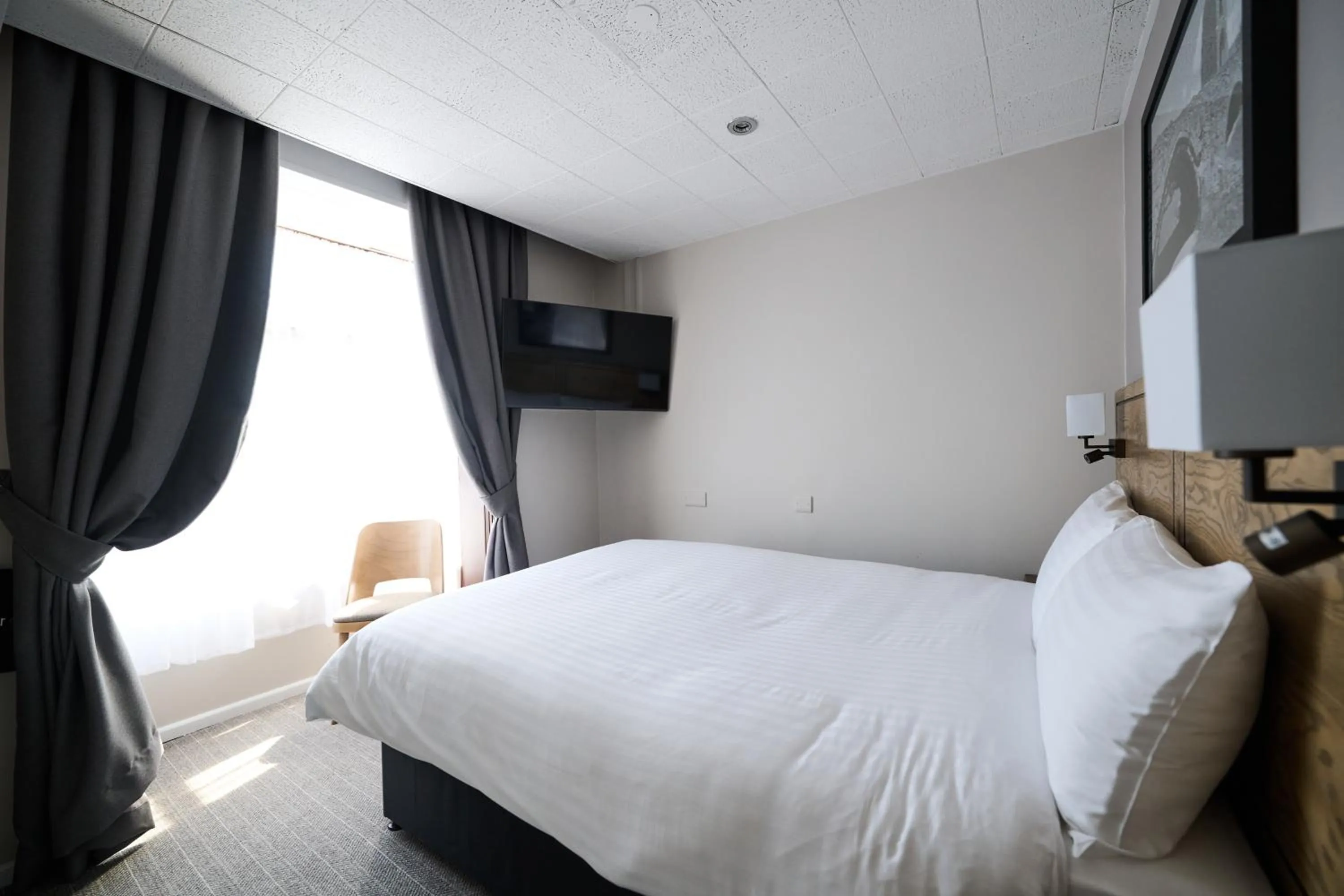 Bedroom, Bed in White Hart, Exeter by Marston's Inns