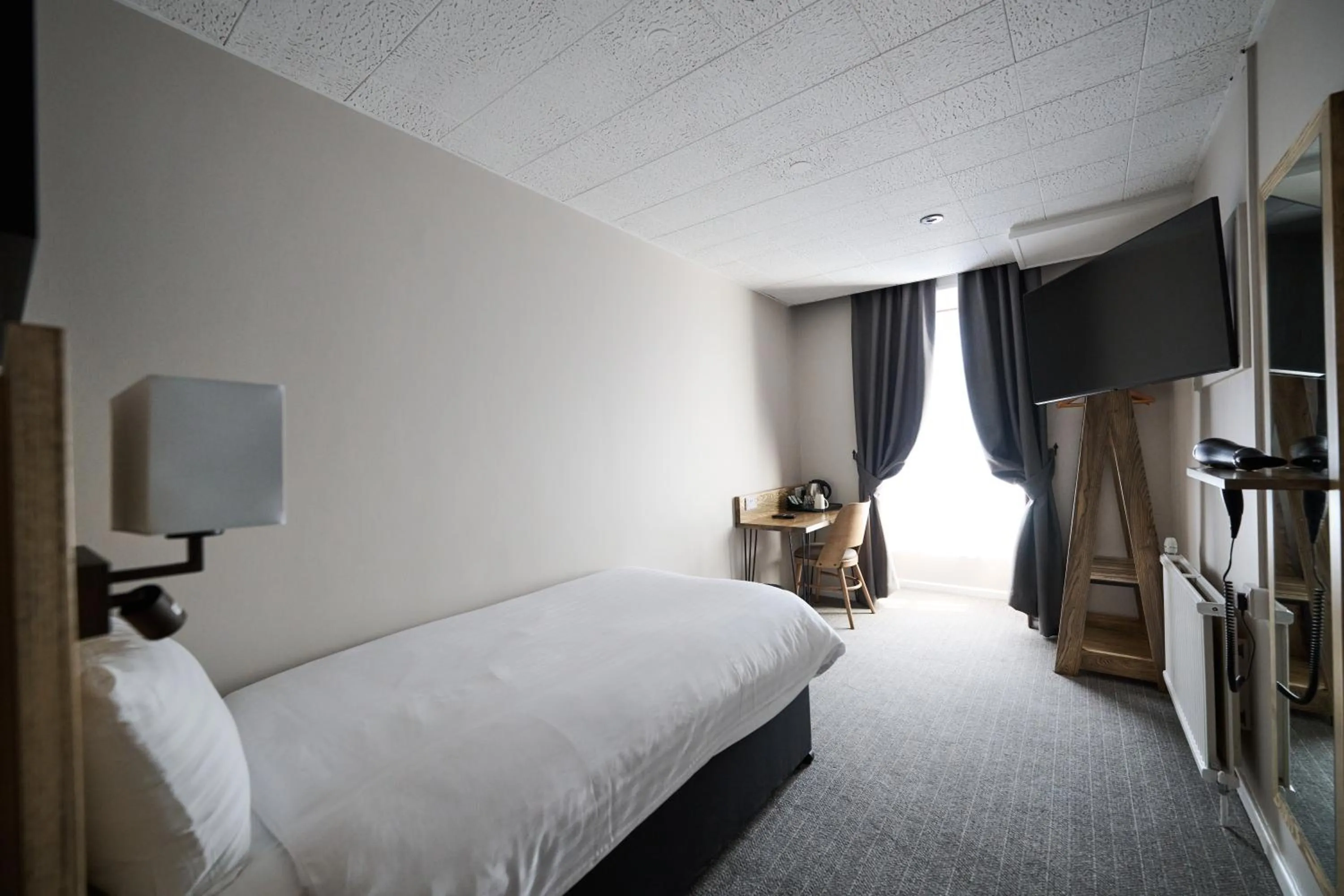 Bedroom, Bed in White Hart, Exeter by Marston's Inns