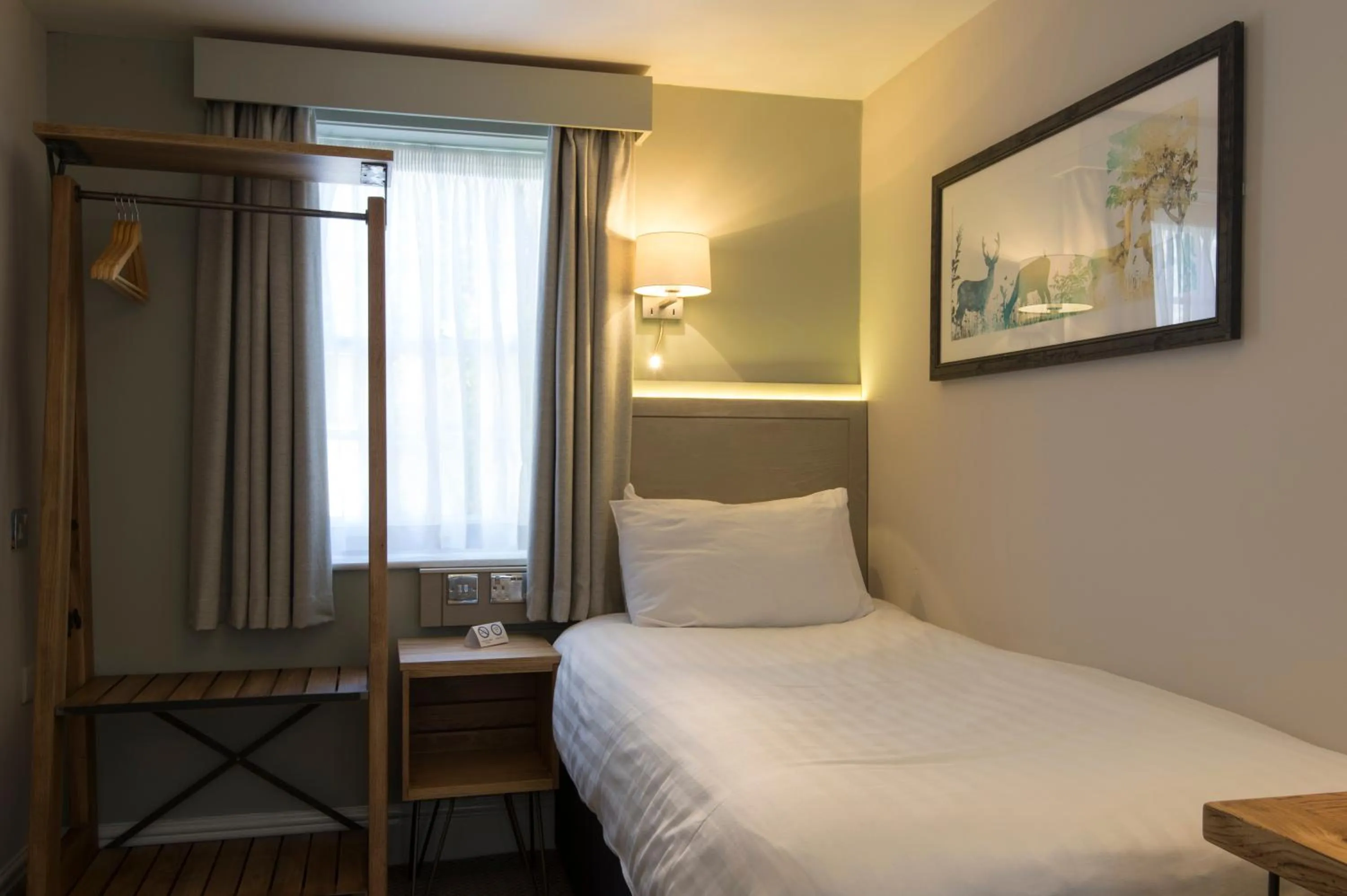 Bedroom, Bed in Green Dragon, Welton by Marston's Inns