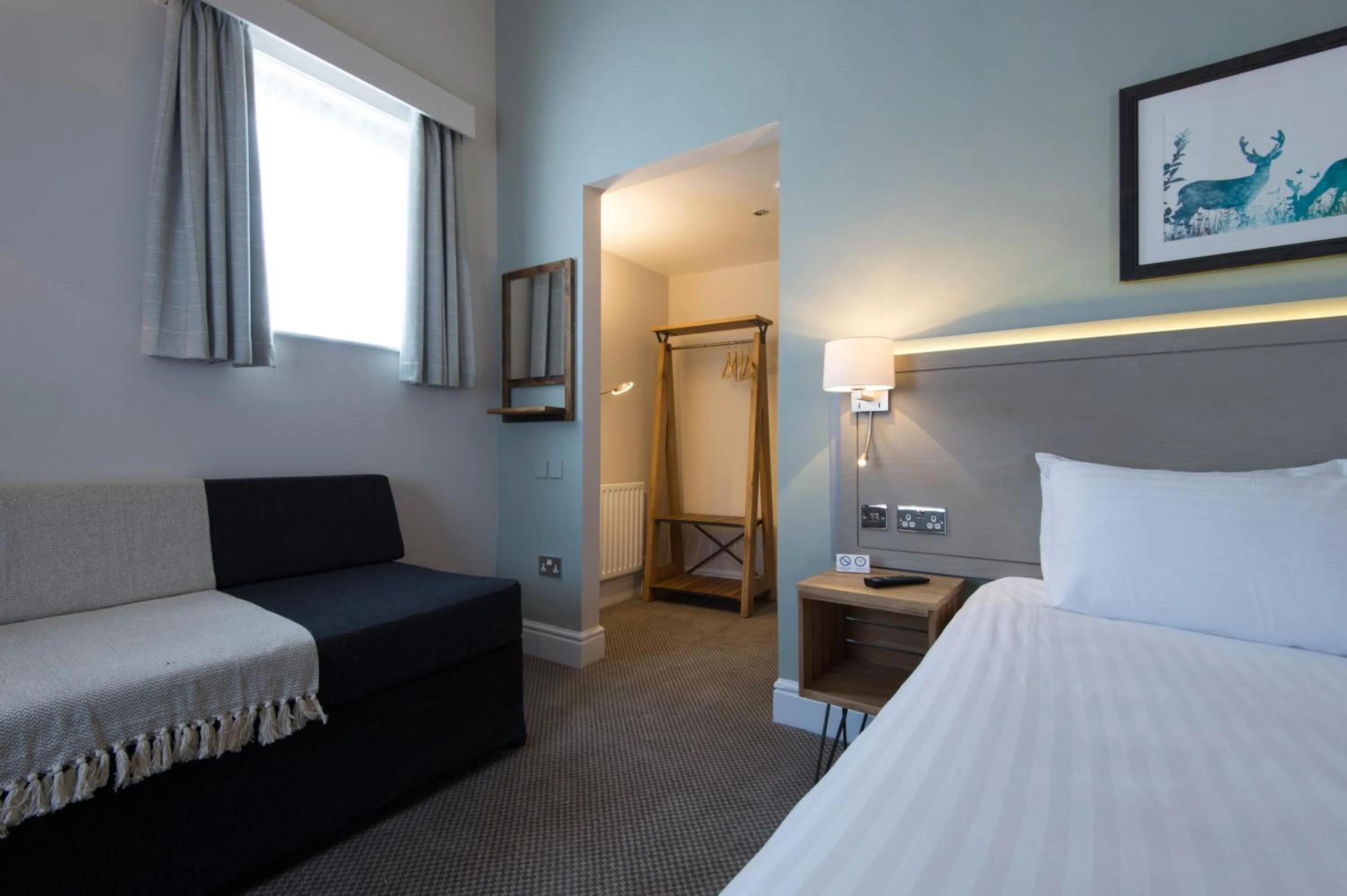 Bedroom, Bed in Green Dragon, Welton by Marston's Inns