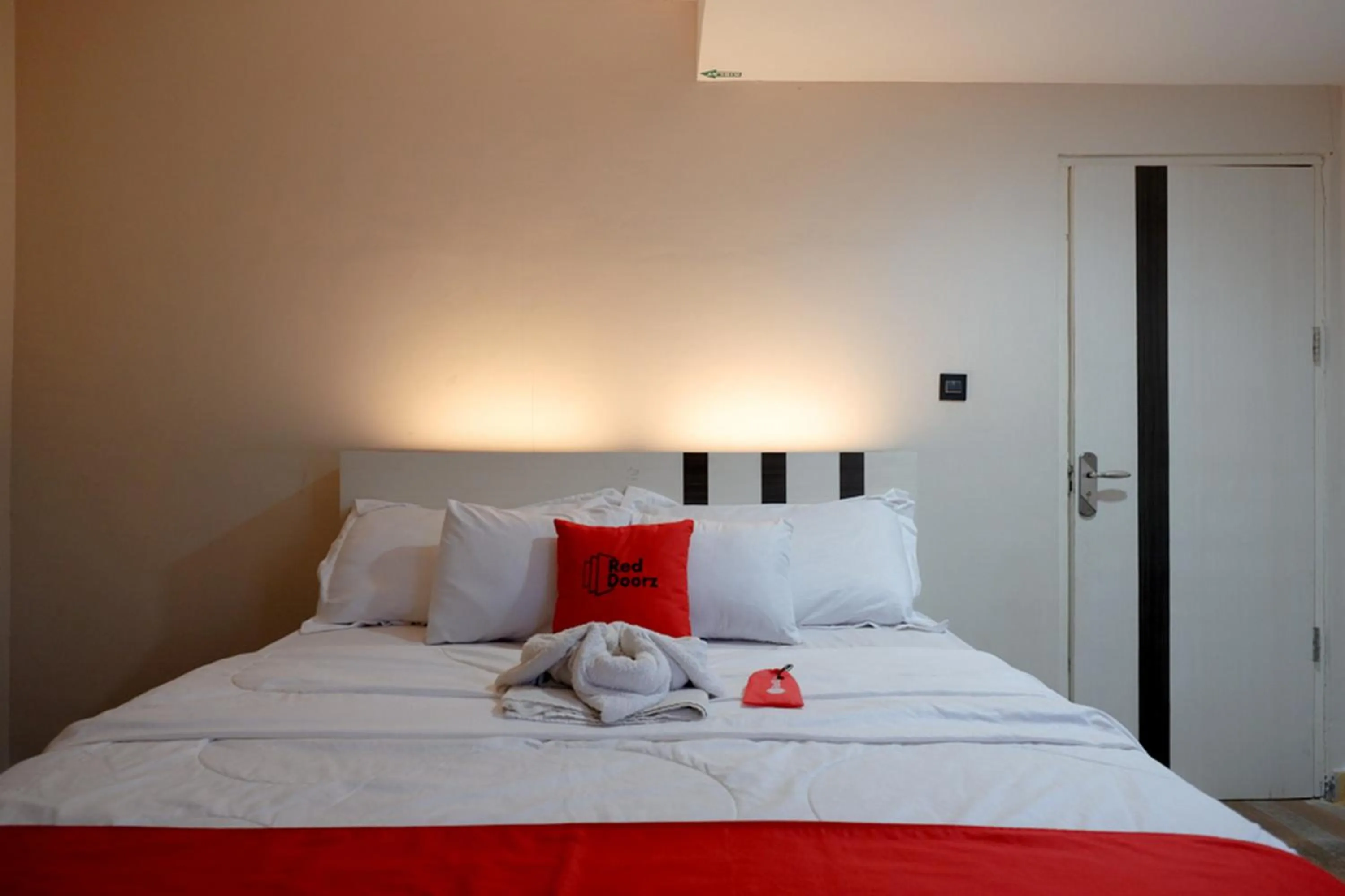 Bed in RedDoorz Syariah At Jalan Jenderal Sudirman Palopo