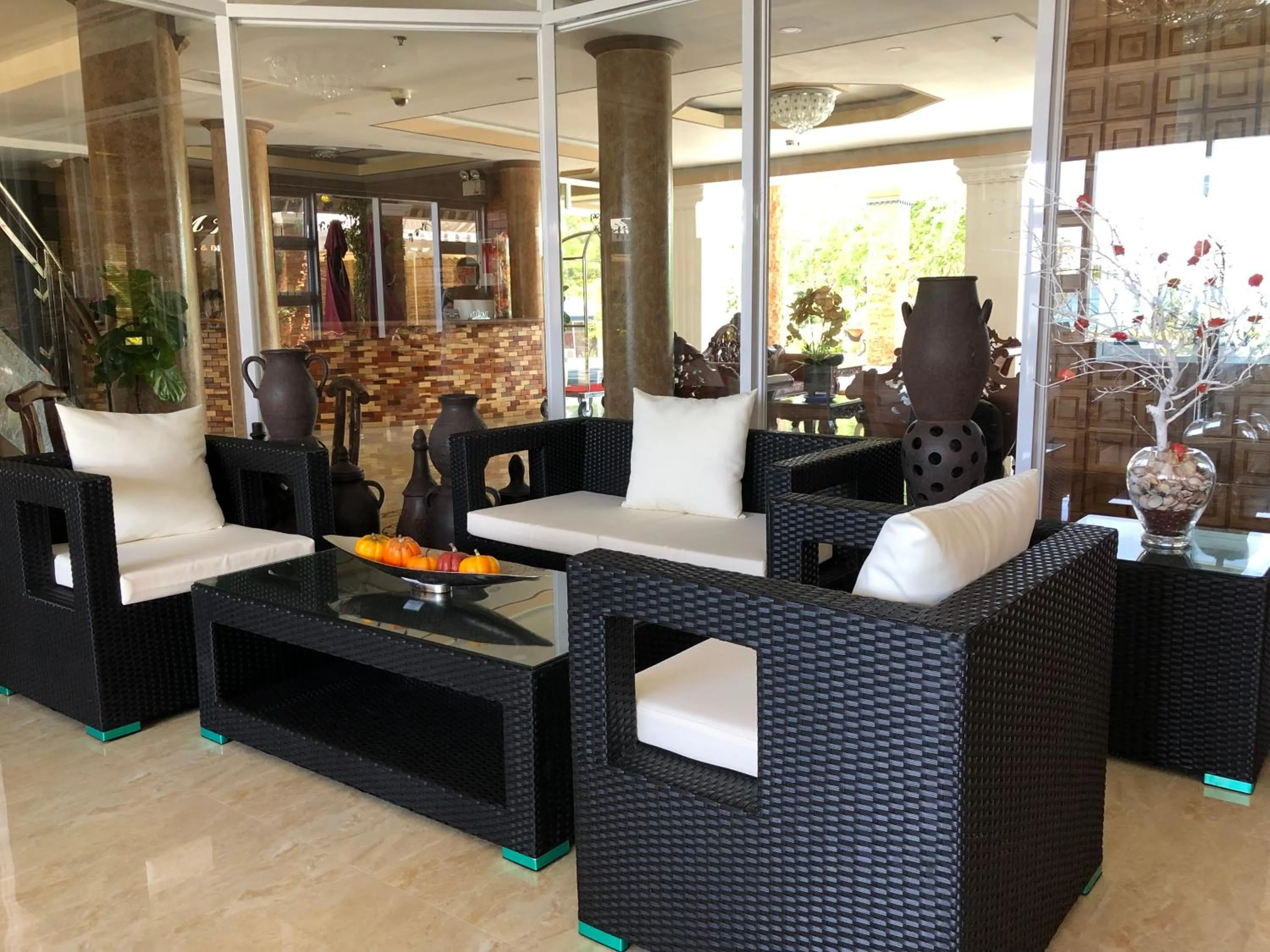 EM Royalle Hotel & Beach Resort