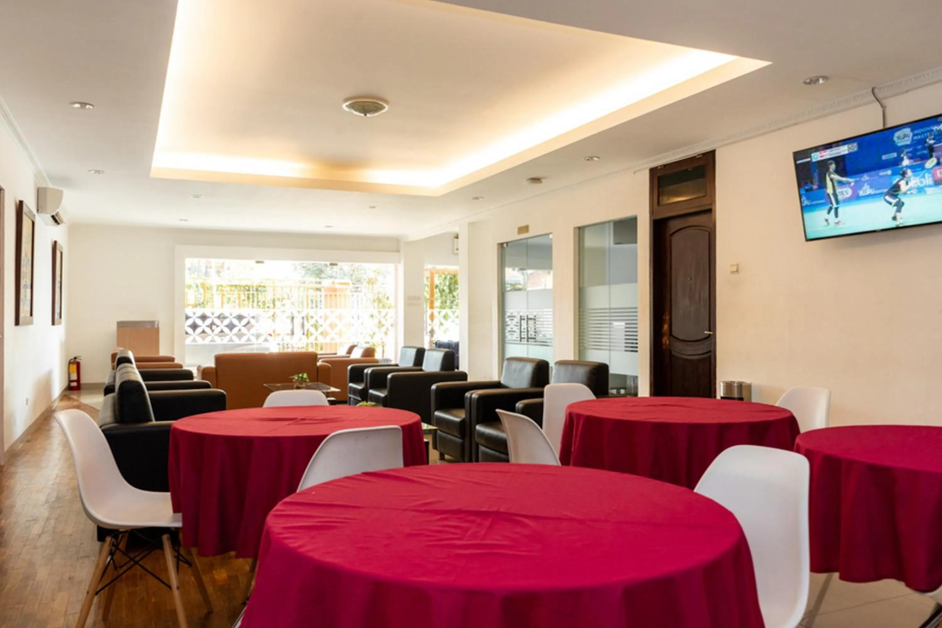 RedDoorz Plus Syariah near Java Supermall Semarang 2