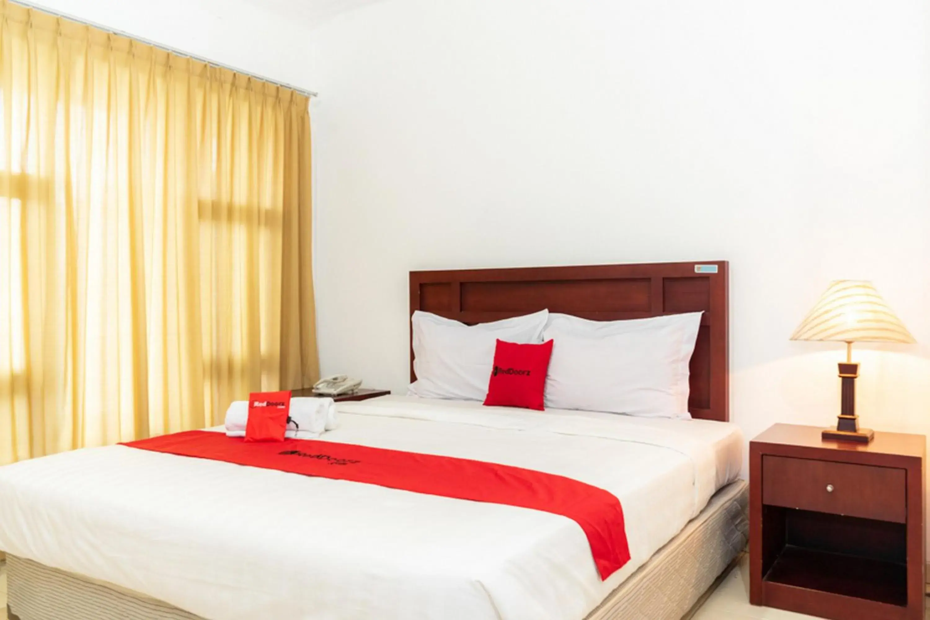 Bed in RedDoorz Plus Syariah near Java Supermall Semarang 2 Bed in RedDoorz Plus Syariah near Java Supermall Semarang 2