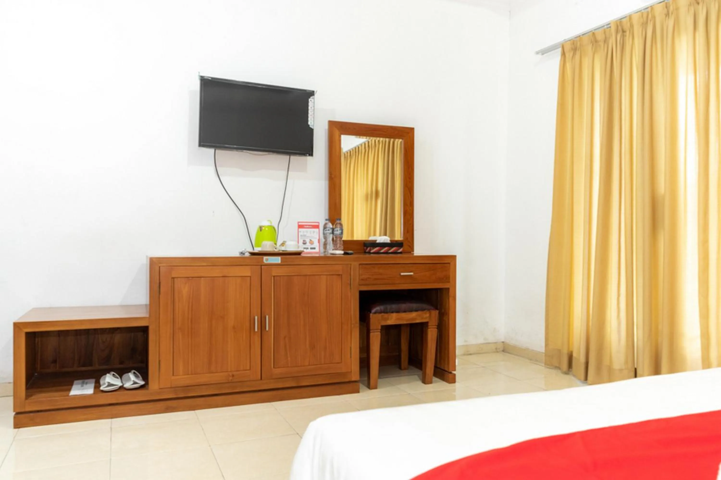 Bed in RedDoorz Plus Syariah near Java Supermall Semarang 2