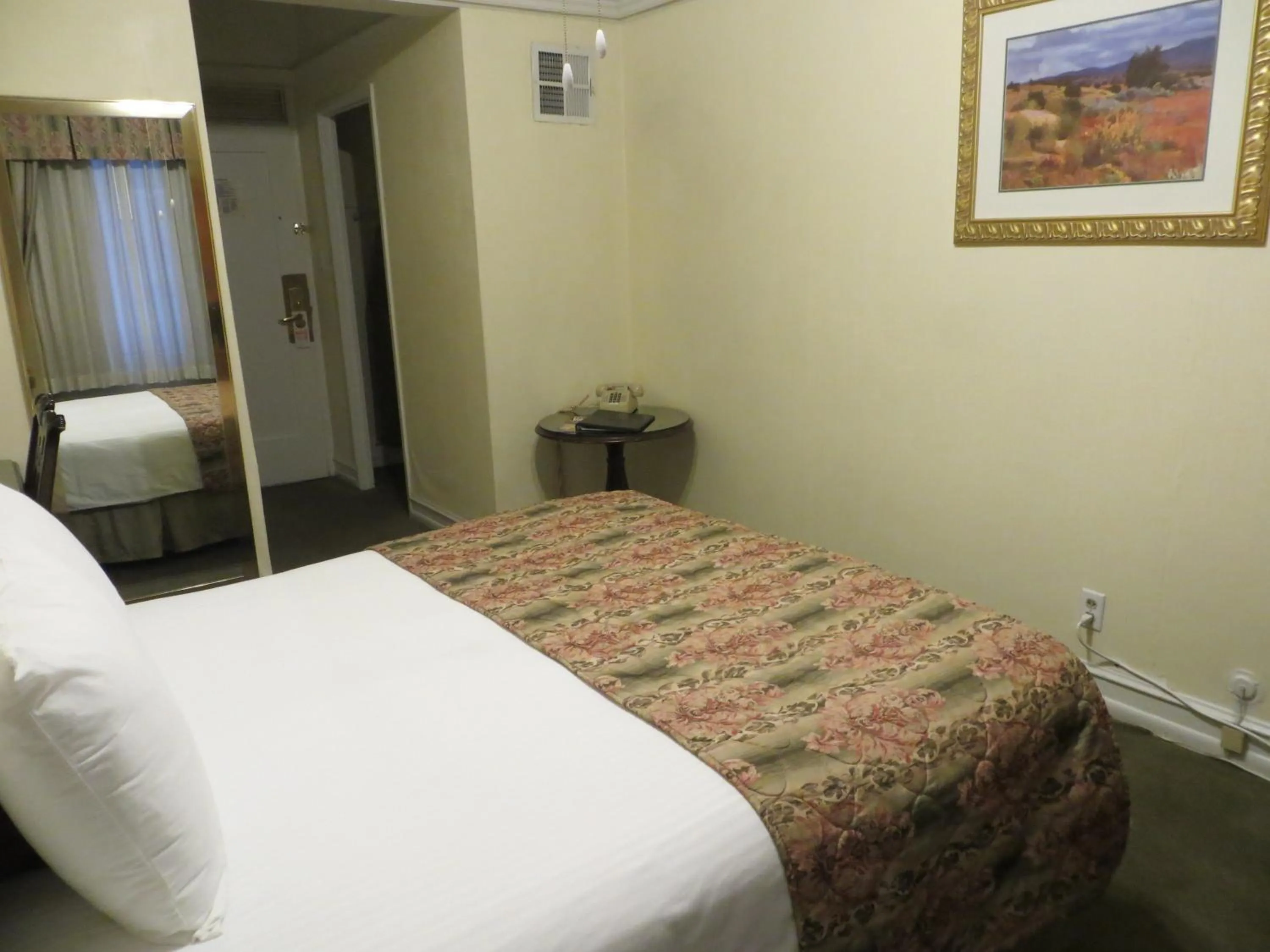 Bed in Hotel San Carlos