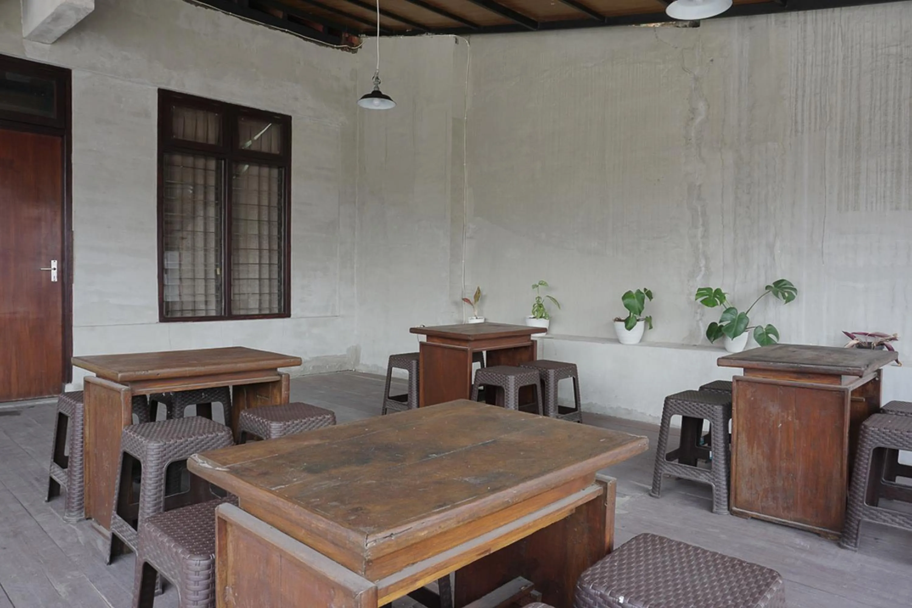 RedDoorz Hostel @ Borobudur Street