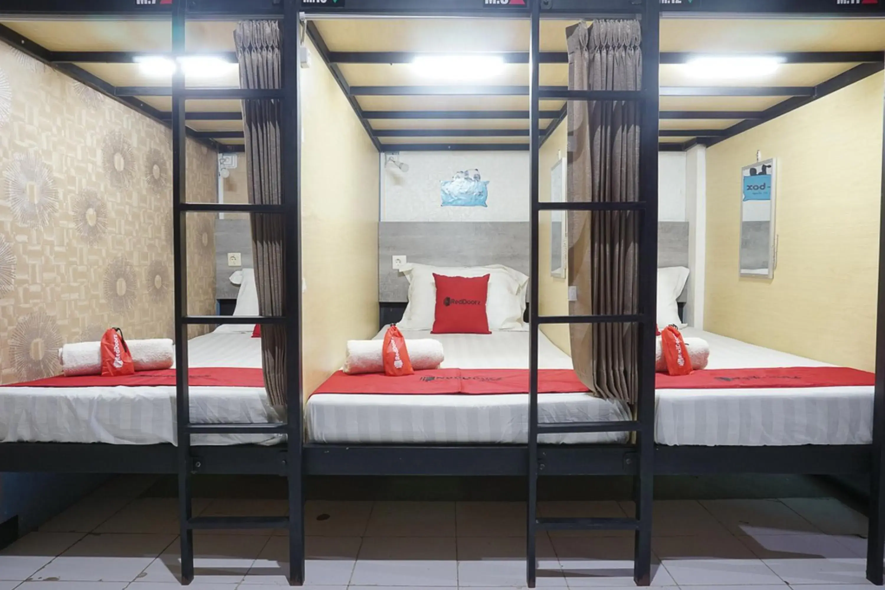 RedDoorz Hostel @ Borobudur Street RedDoorz Hostel @ Borobudur Street