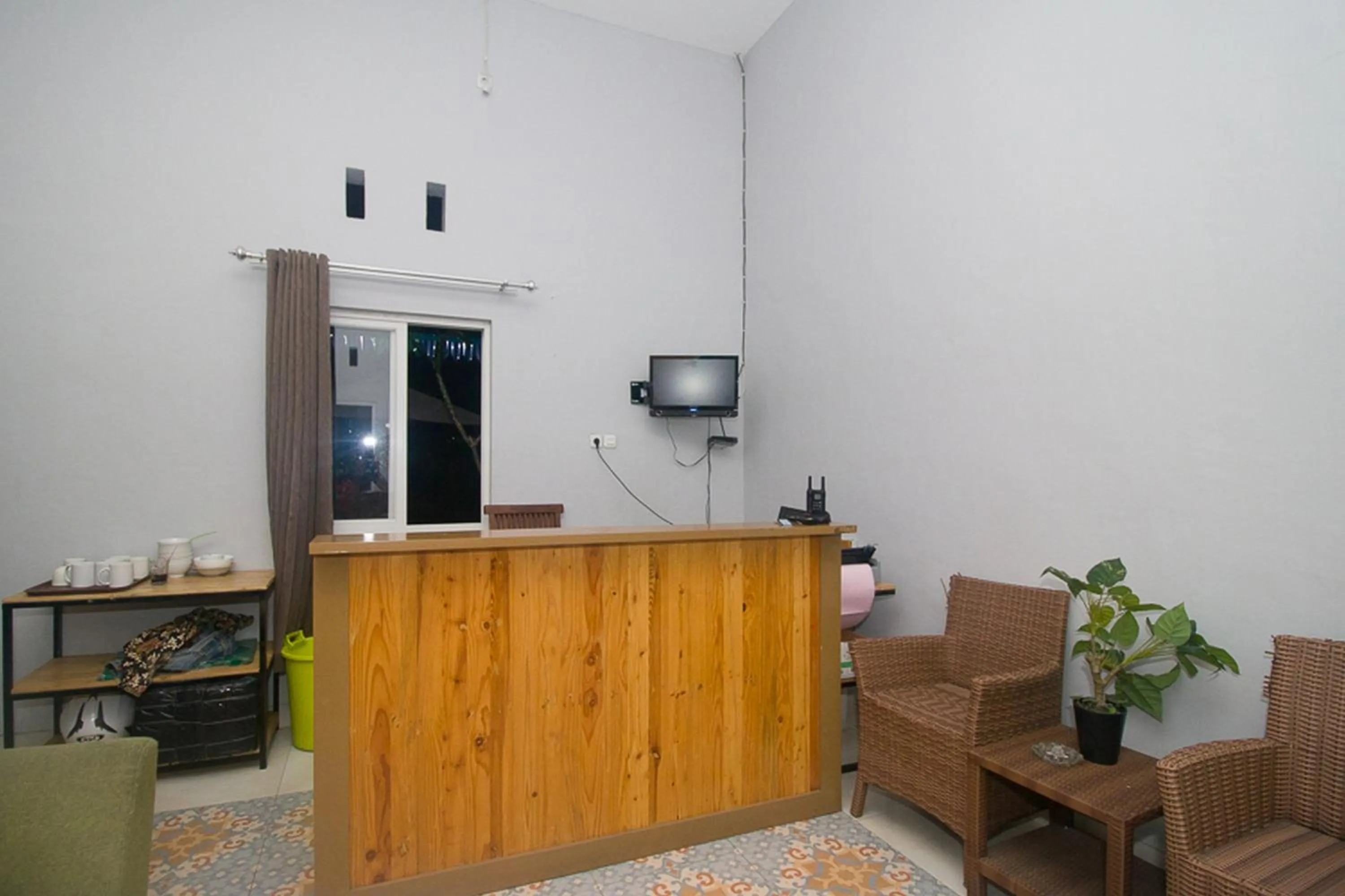 Area and facilities in RedDoorz Plus Syariah near Alun Alun Sampang