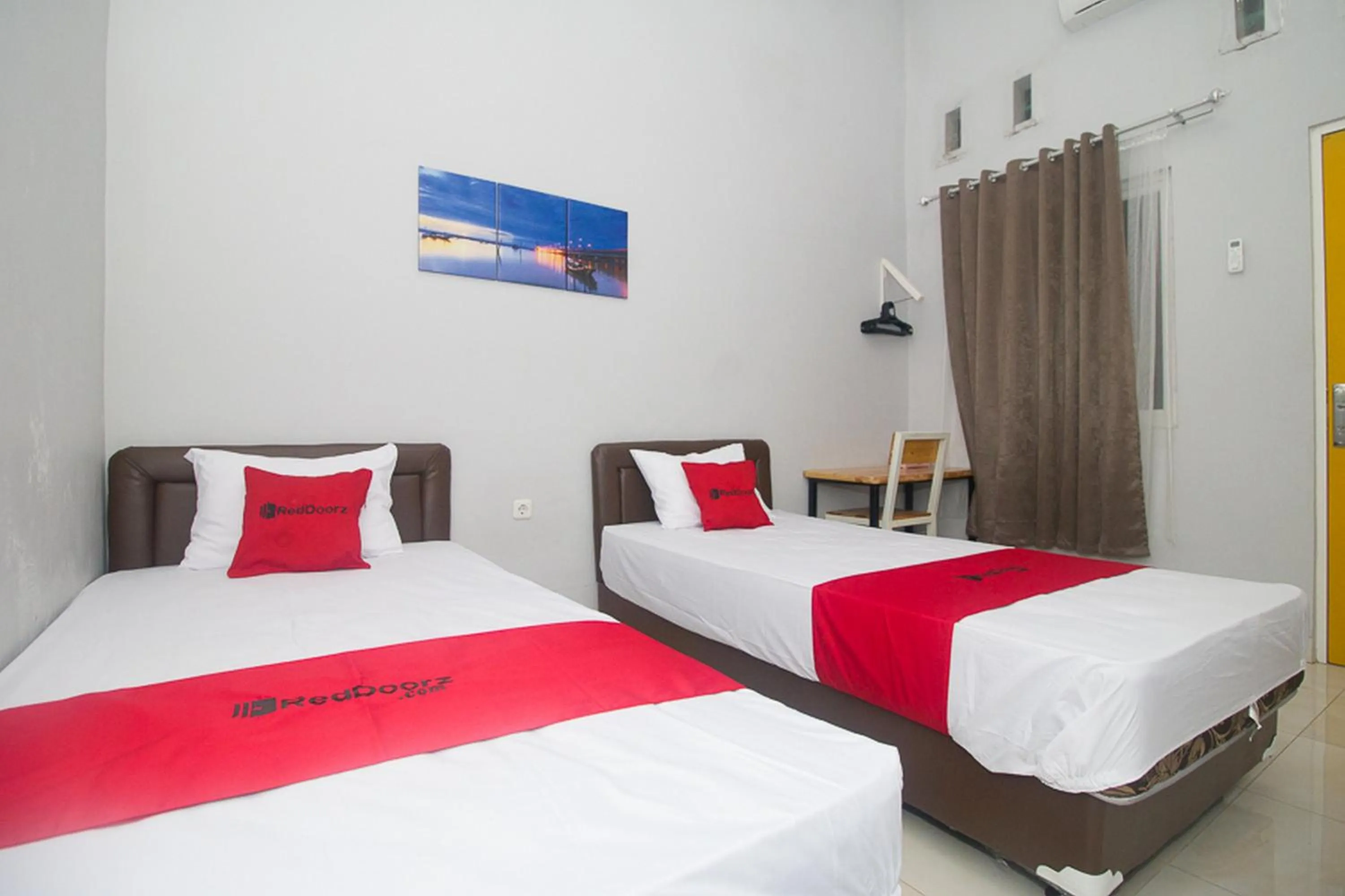 Bedroom, Bed in RedDoorz Plus Syariah near Alun Alun Sampang