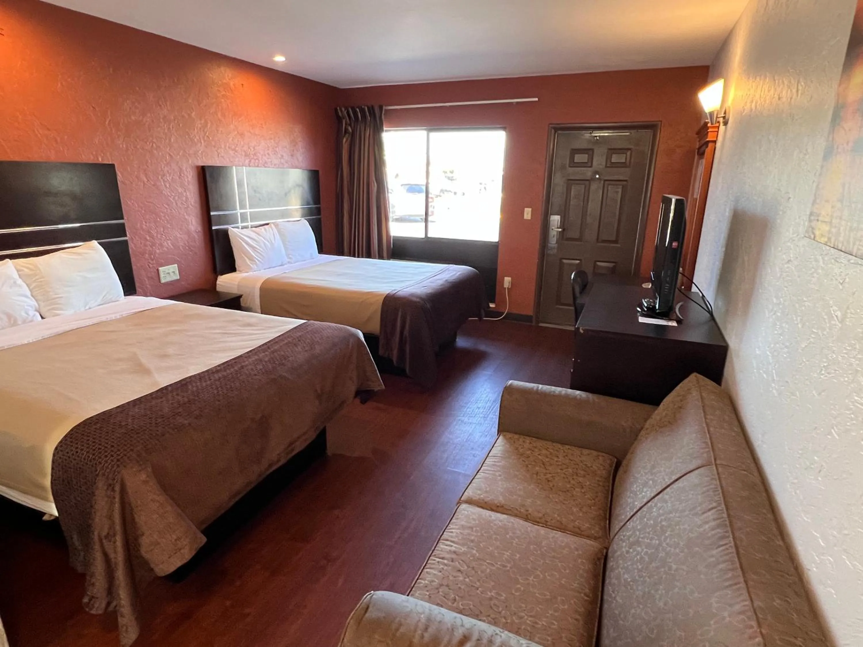 Bed in Budget Inn of Okeechobee