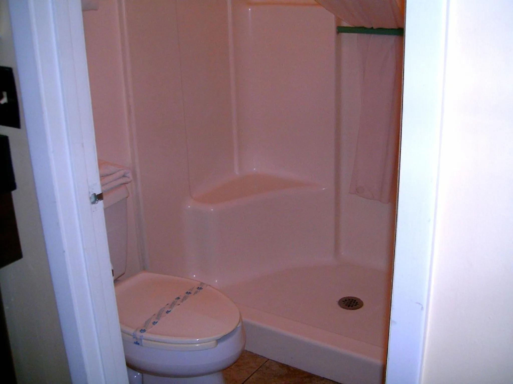 Bathroom in Budget Inn of Okeechobee