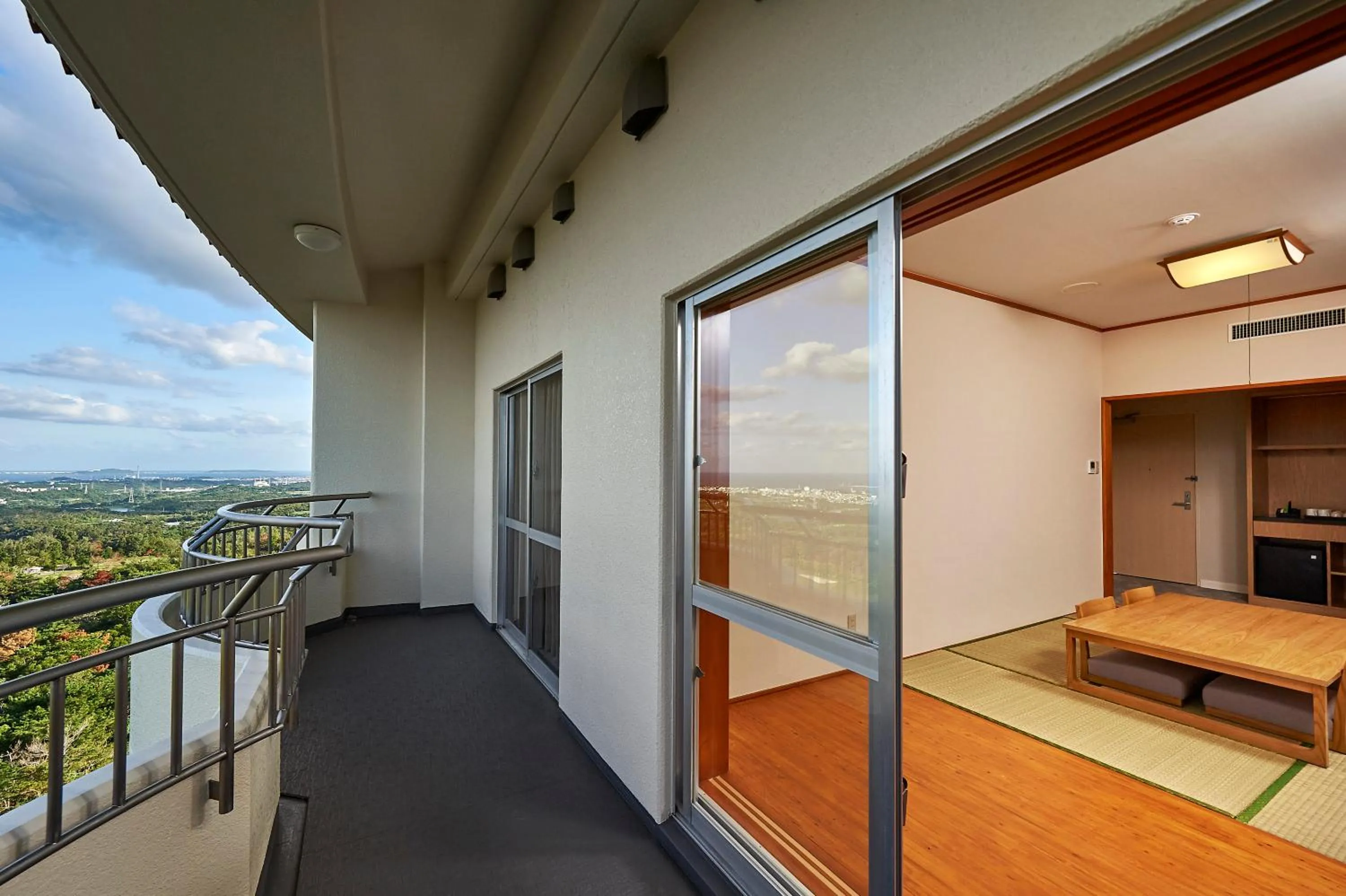 Day in ANA Crowne Plaza Resort Okinawa Uruma Hills By IHG