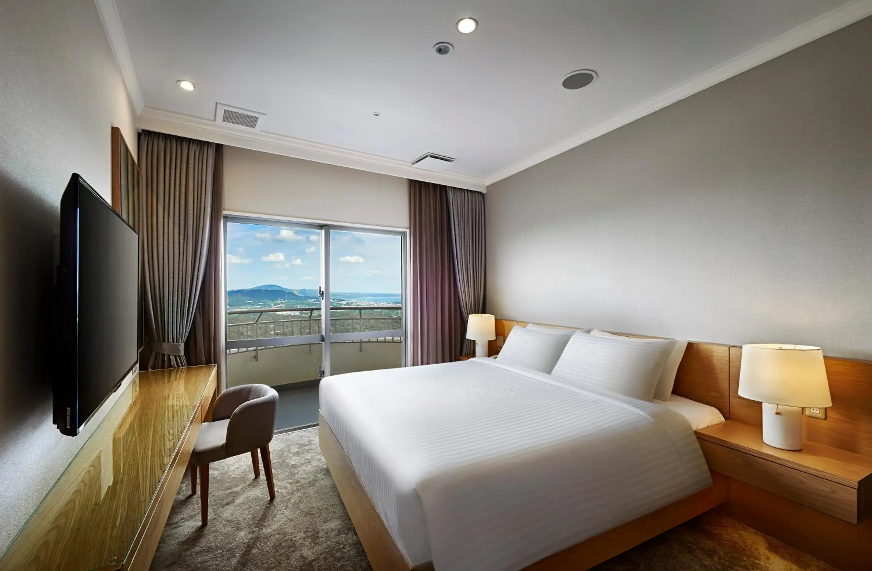 Bed in ANA Crowne Plaza Resort Okinawa Uruma Hills By IHG Bed in ANA Crowne Plaza Resort Okinawa Uruma Hills By IHG