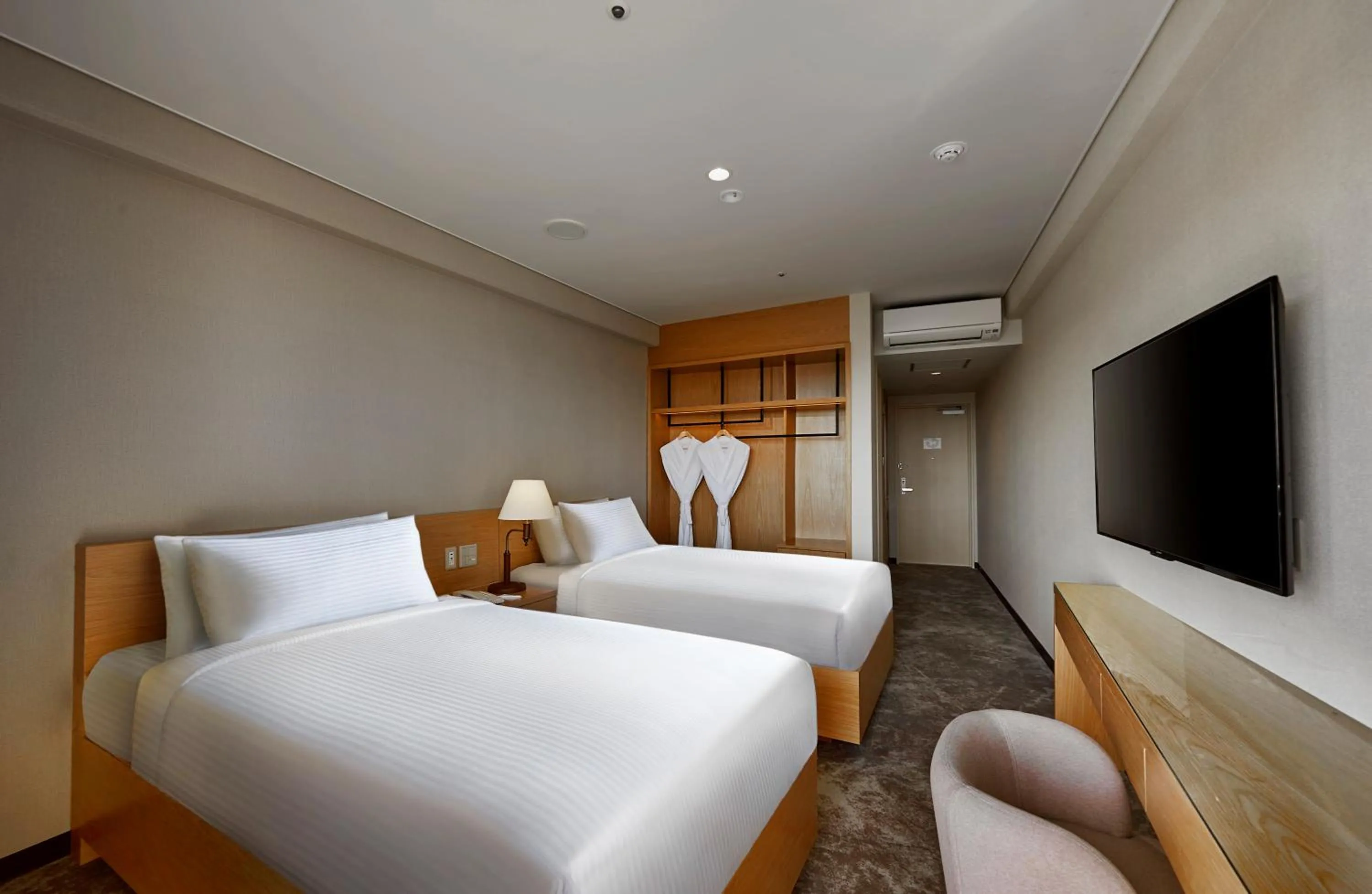 Bed in ANA Crowne Plaza Resort Okinawa Uruma Hills By IHG
