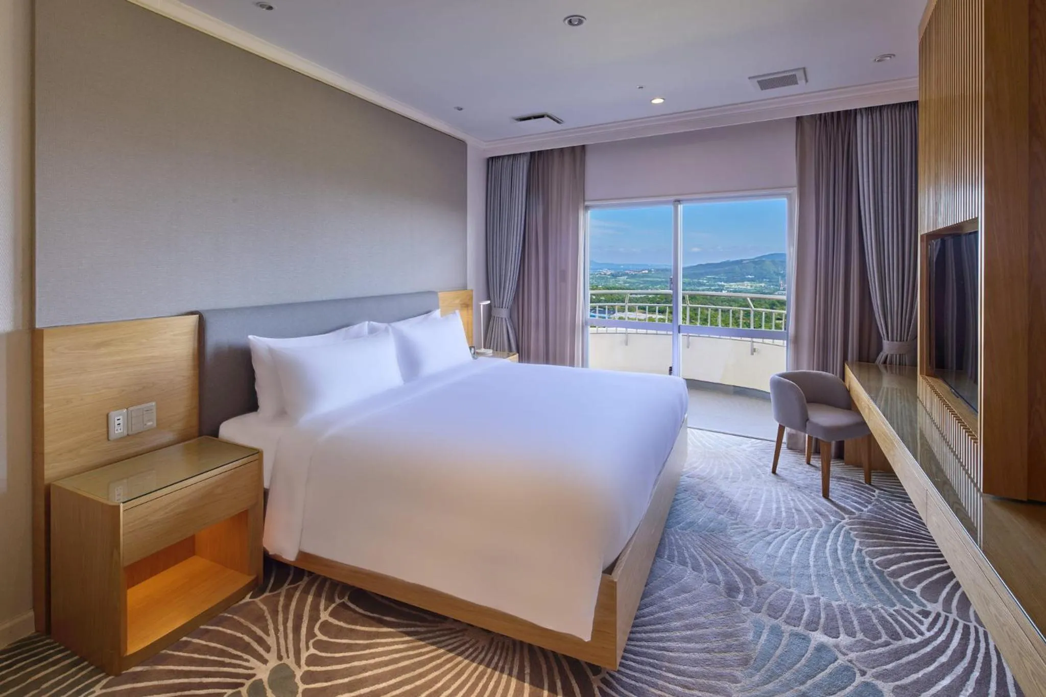 Photo of the whole room, Bed in ANA Crowne Plaza Resort Okinawa Uruma Hills By IHG