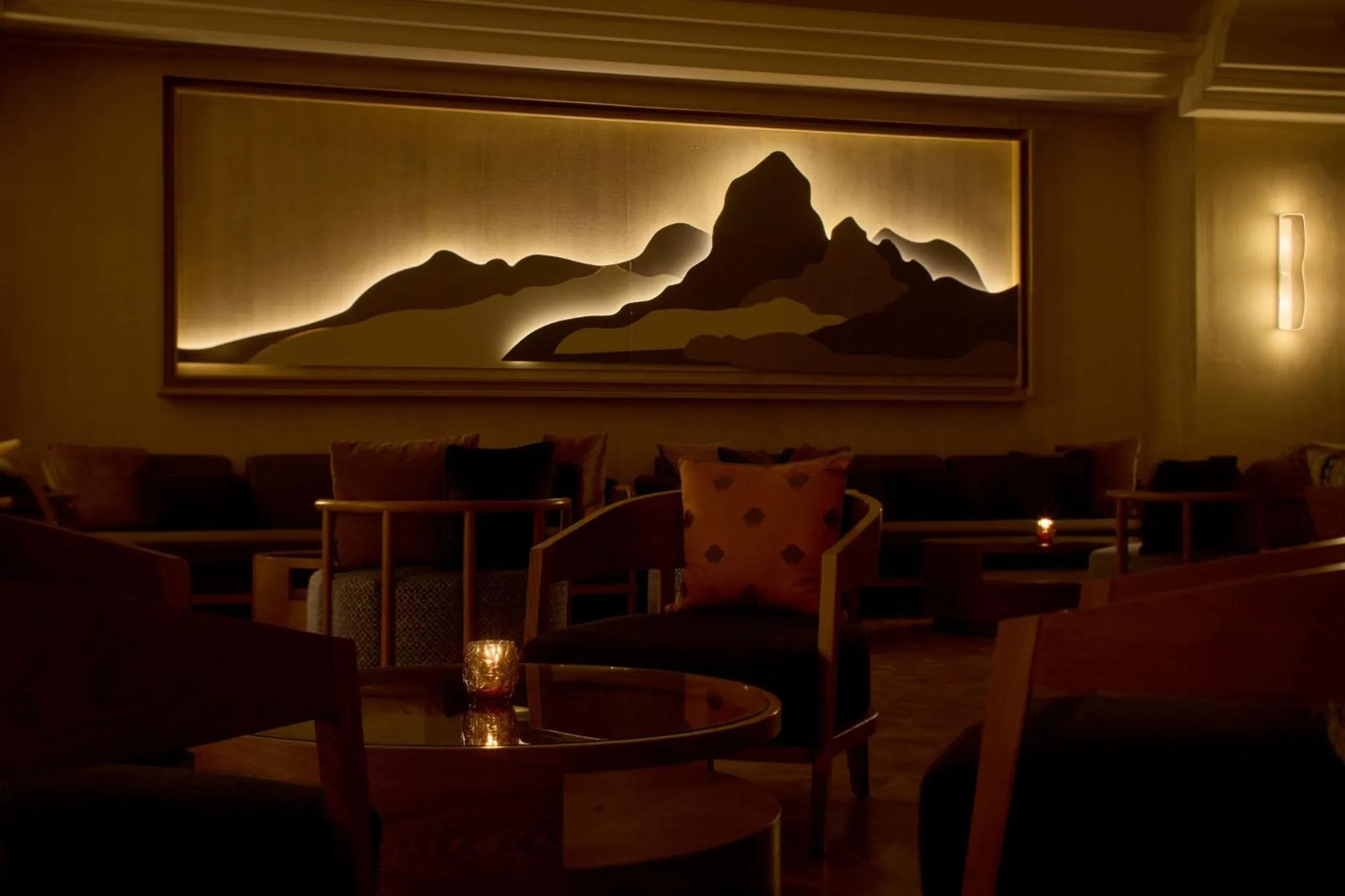 Lounge or bar in ANA Crowne Plaza Resort Okinawa Uruma Hills By IHG