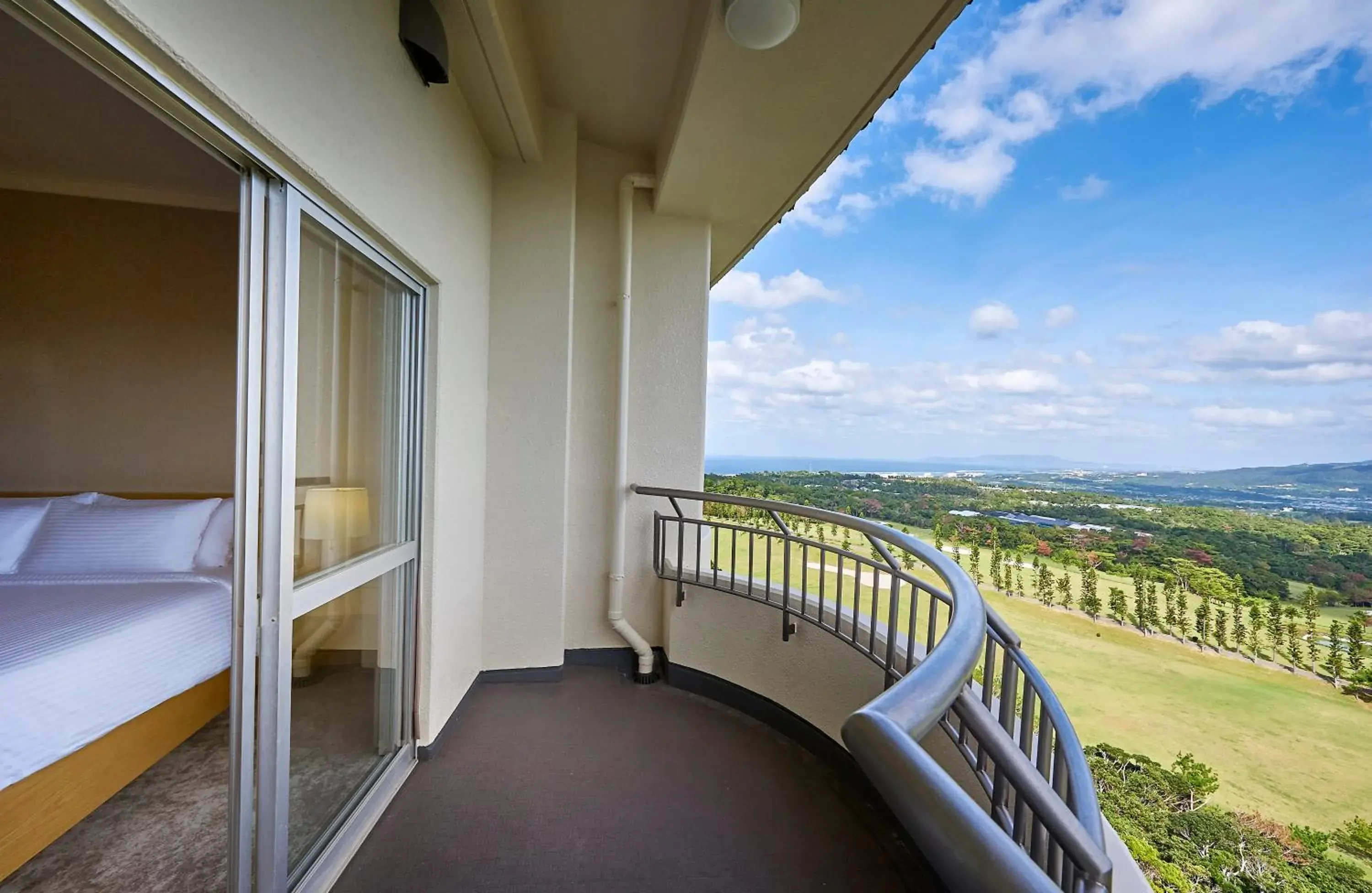 Superior Twin Room in ANA Crowne Plaza Resort Okinawa Uruma Hills By IHG Superior Twin Room in ANA Crowne Plaza Resort Okinawa Uruma Hills By IHG